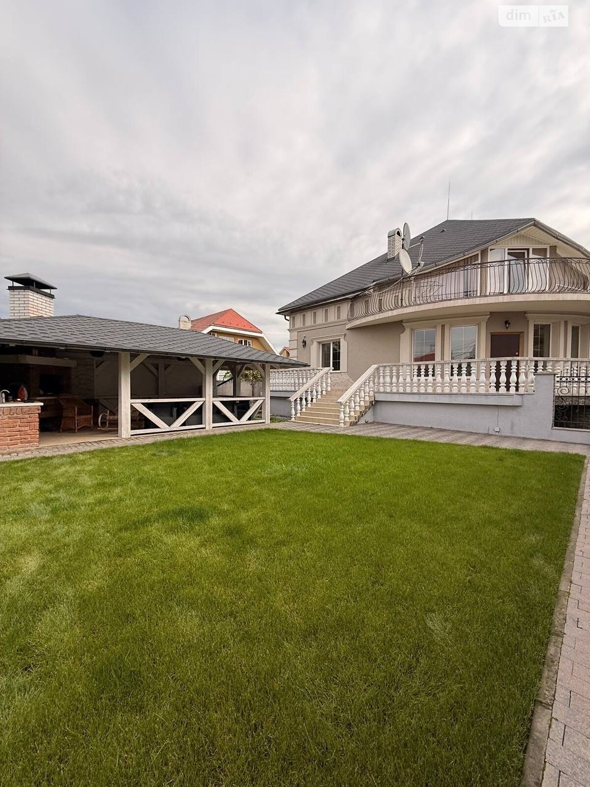 двоповерховий будинок з опаленням, 360 кв. м, цегла. Продаж у Минаї фото 1 двоповерховий будинок з опаленням, 360 кв. м, цегла. Продаж у Минаї фото 1