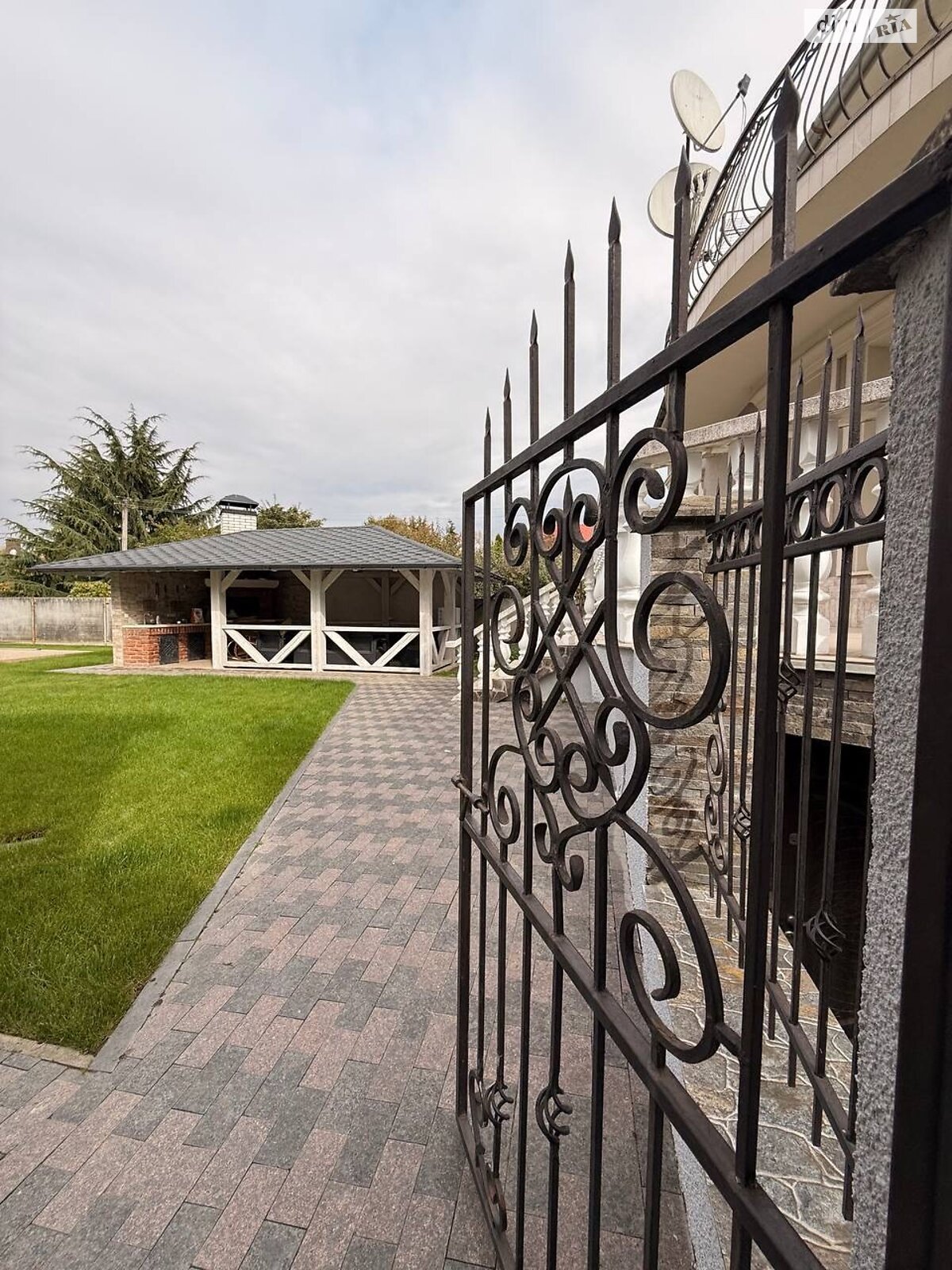 двоповерховий будинок з опаленням, 360 кв. м, цегла. Продаж у Минаї фото 1 двоповерховий будинок з опаленням, 360 кв. м, цегла. Продаж у Минаї фото 1