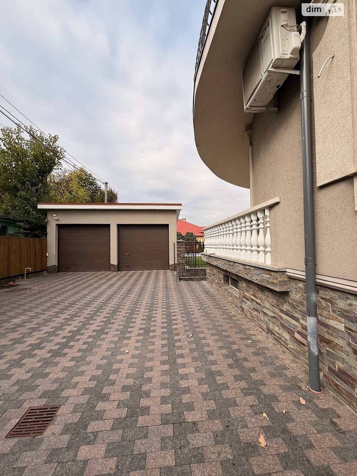 двоповерховий будинок з опаленням, 360 кв. м, цегла. Продаж у Минаї фото 1 двоповерховий будинок з опаленням, 360 кв. м, цегла. Продаж у Минаї фото 1