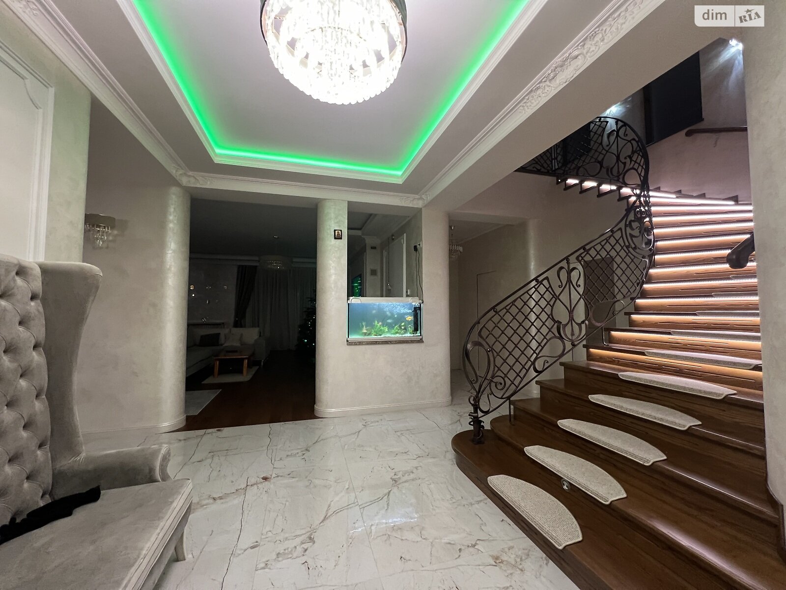 двухэтажный дом с гаражом, 550 кв. м, кирпич. Продажа в Минае фото 1 двухэтажный дом с гаражом, 550 кв. м, кирпич. Продажа в Минае фото 1
