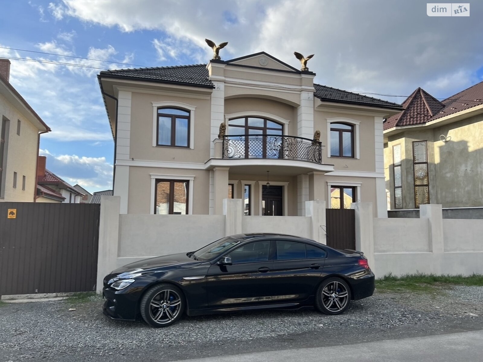 двухэтажный дом с гаражом, 550 кв. м, кирпич. Продажа в Минае фото 1 двухэтажный дом с гаражом, 550 кв. м, кирпич. Продажа в Минае фото 1