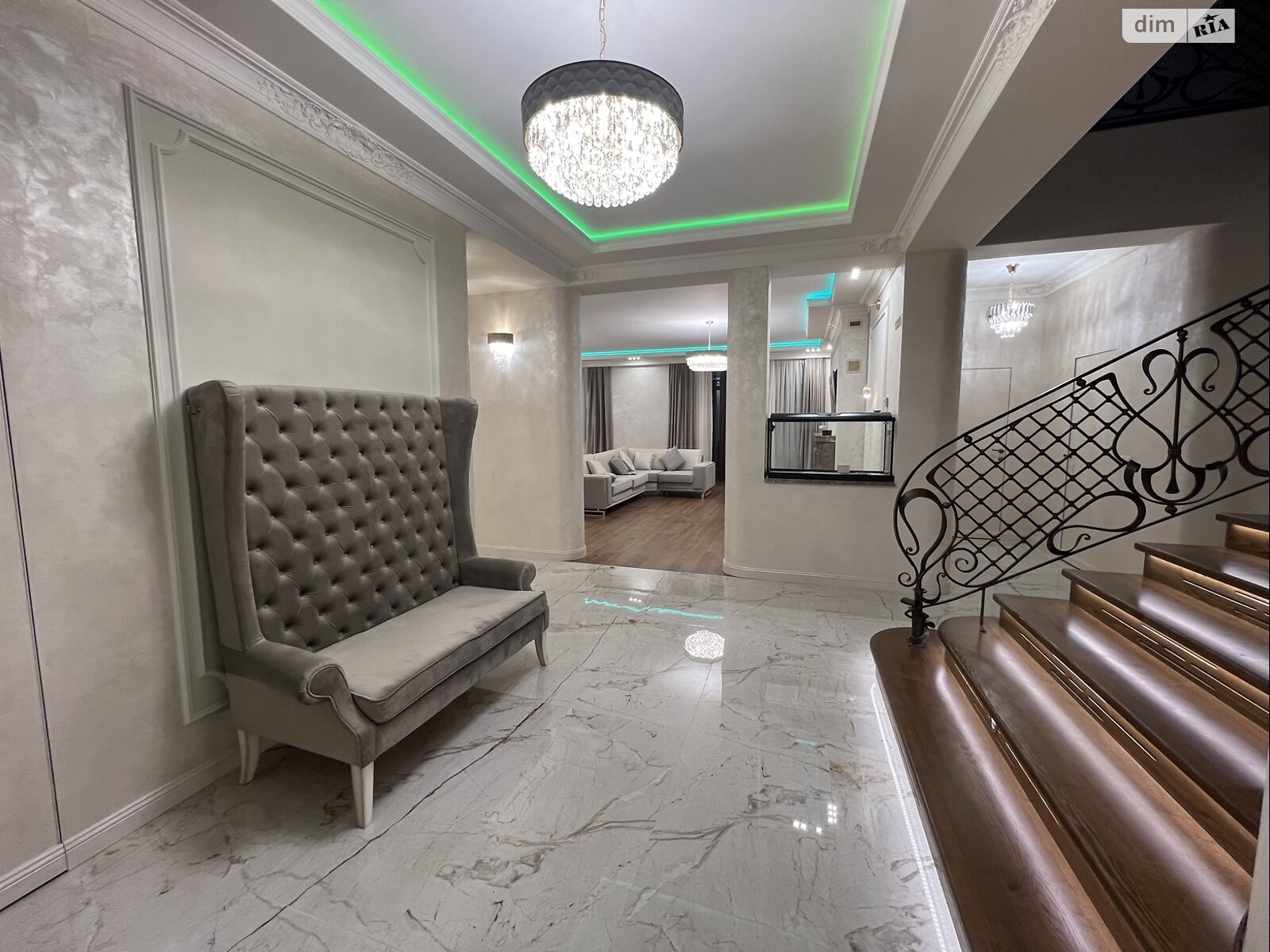 двухэтажный дом с гаражом, 550 кв. м, кирпич. Продажа в Минае фото 1 двухэтажный дом с гаражом, 550 кв. м, кирпич. Продажа в Минае фото 1