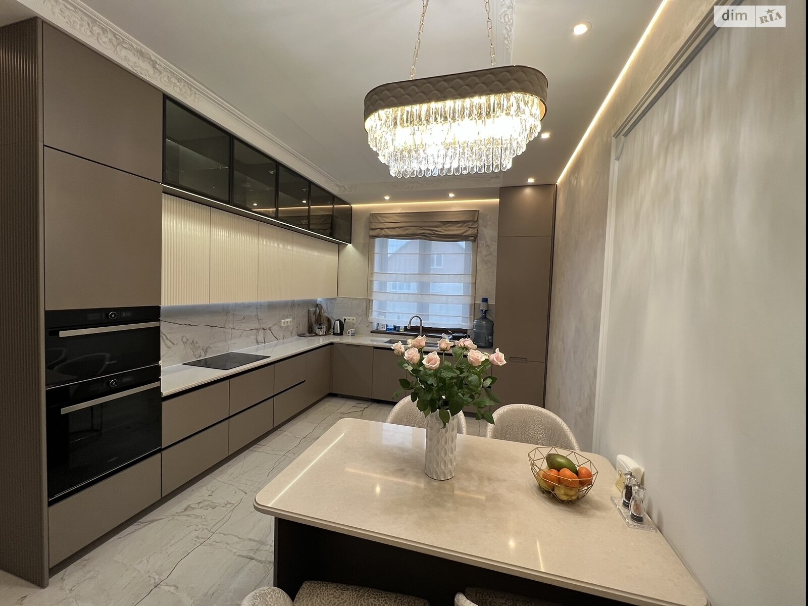 двухэтажный дом с гаражом, 550 кв. м, кирпич. Продажа в Минае фото 1 двухэтажный дом с гаражом, 550 кв. м, кирпич. Продажа в Минае фото 1
