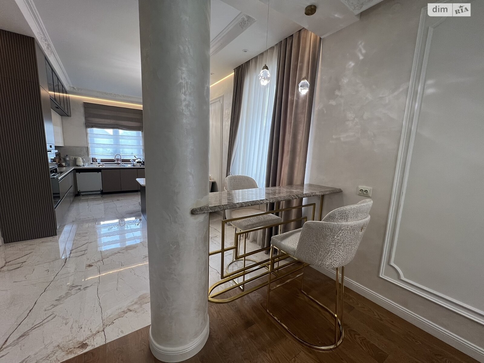 двухэтажный дом с гаражом, 550 кв. м, кирпич. Продажа в Минае фото 1 двухэтажный дом с гаражом, 550 кв. м, кирпич. Продажа в Минае фото 1