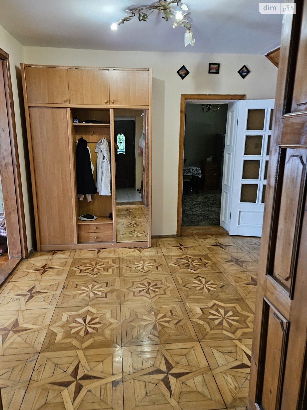 двоповерховий будинок з гаражем, 270 кв. м, цегла. Продаж у Минаї фото 1 двоповерховий будинок з гаражем, 270 кв. м, цегла. Продаж у Минаї фото 1