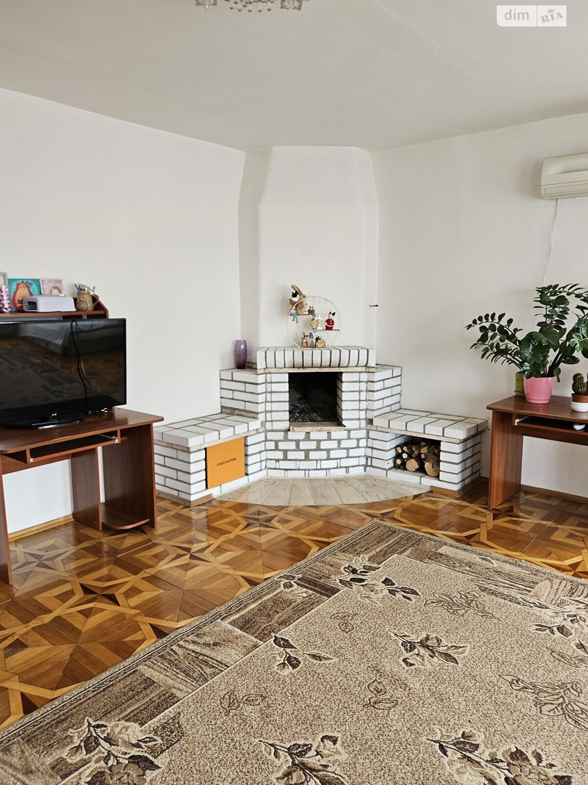 двоповерховий будинок з гаражем, 270 кв. м, цегла. Продаж у Минаї фото 1 двоповерховий будинок з гаражем, 270 кв. м, цегла. Продаж у Минаї фото 1