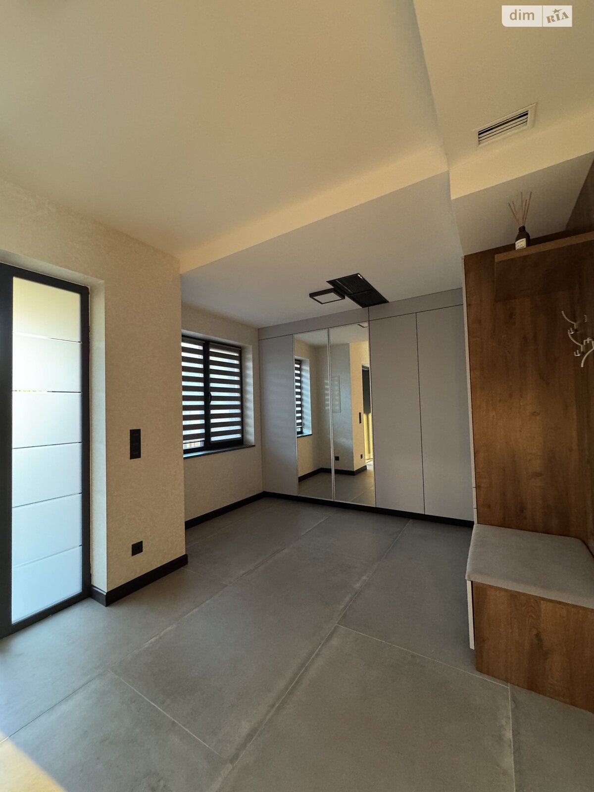 двоповерховий будинок з балконом, 215 кв. м, цегла. Продаж у Минаї фото 1 двоповерховий будинок з балконом, 215 кв. м, цегла. Продаж у Минаї фото 1