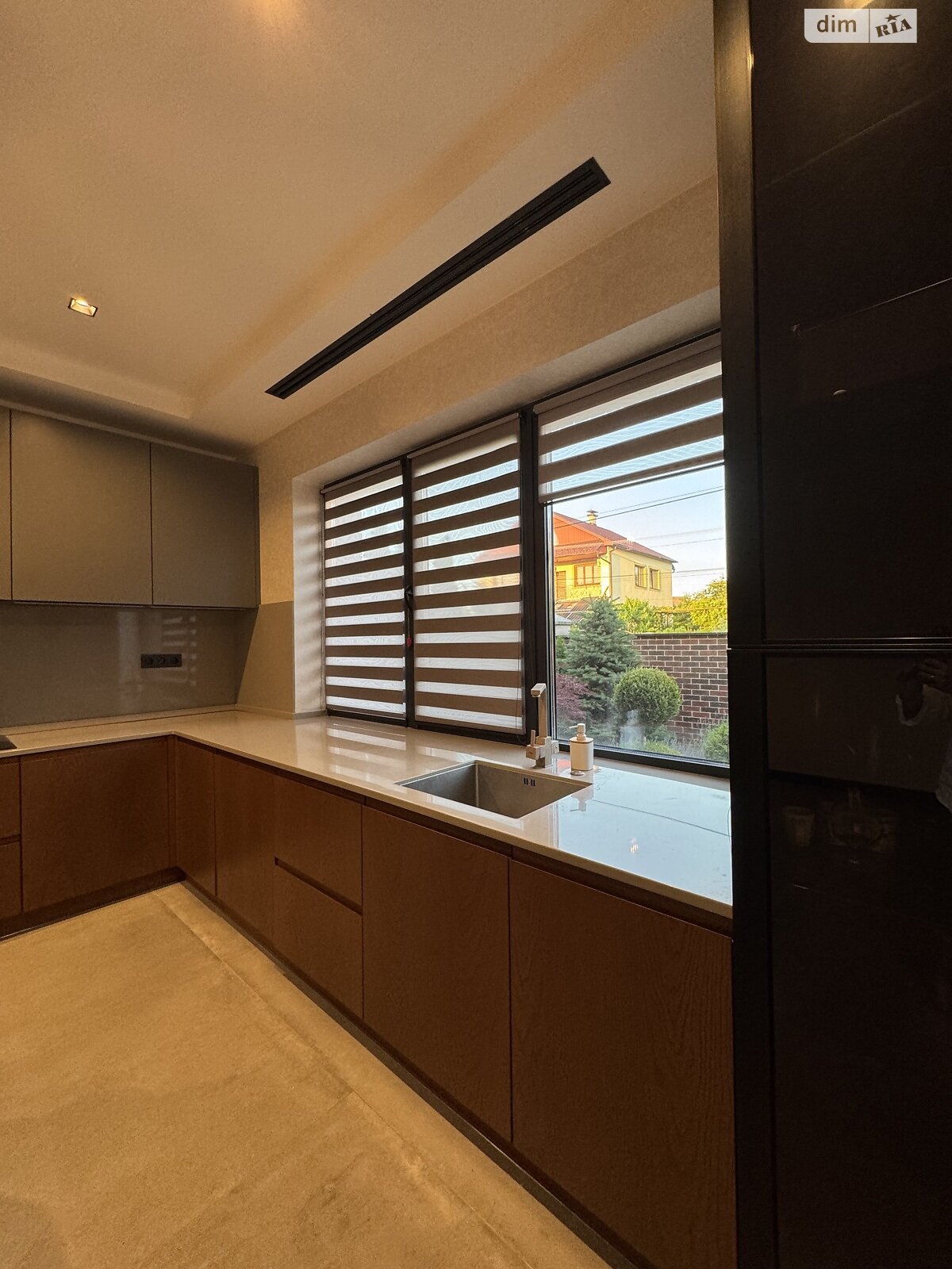 двоповерховий будинок з балконом, 215 кв. м, цегла. Продаж у Минаї фото 1 двоповерховий будинок з балконом, 215 кв. м, цегла. Продаж у Минаї фото 1