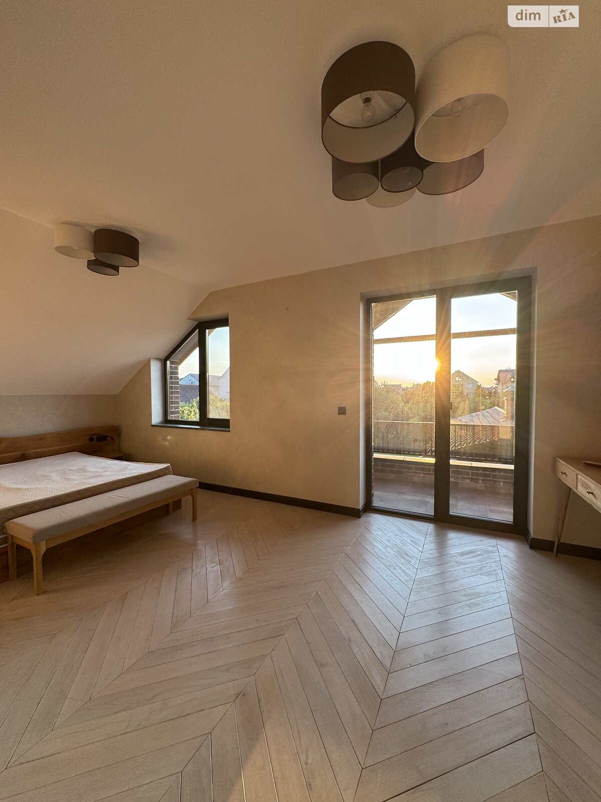 двоповерховий будинок з балконом, 215 кв. м, цегла. Продаж у Минаї фото 1 двоповерховий будинок з балконом, 215 кв. м, цегла. Продаж у Минаї фото 1