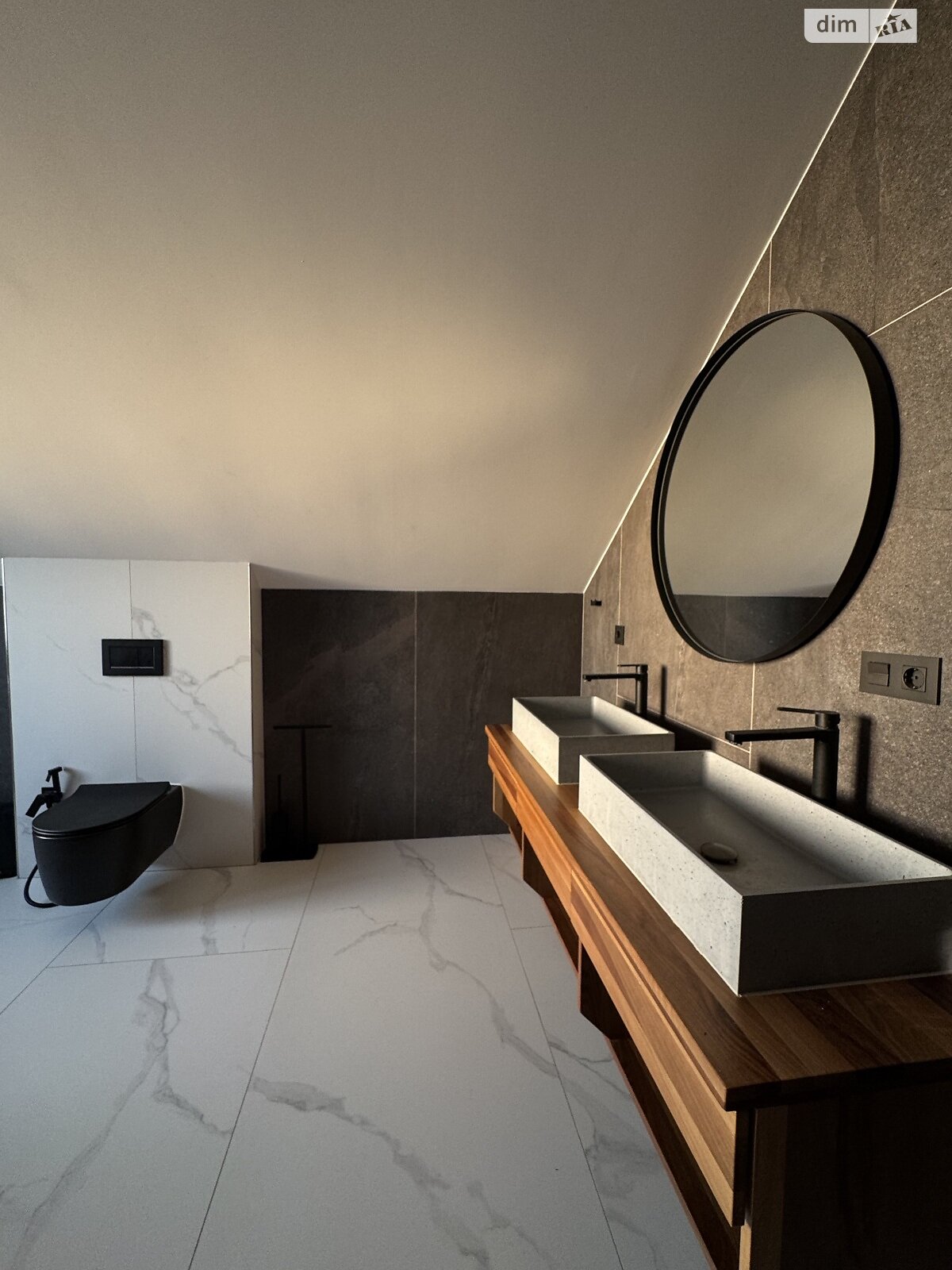 двоповерховий будинок з балконом, 215 кв. м, цегла. Продаж у Минаї фото 1 двоповерховий будинок з балконом, 215 кв. м, цегла. Продаж у Минаї фото 1
