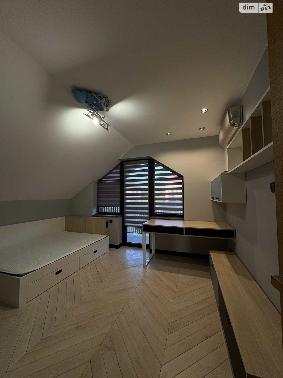 двоповерховий будинок з балконом, 215 кв. м, цегла. Продаж у Минаї фото 1 двоповерховий будинок з балконом, 215 кв. м, цегла. Продаж у Минаї фото 1