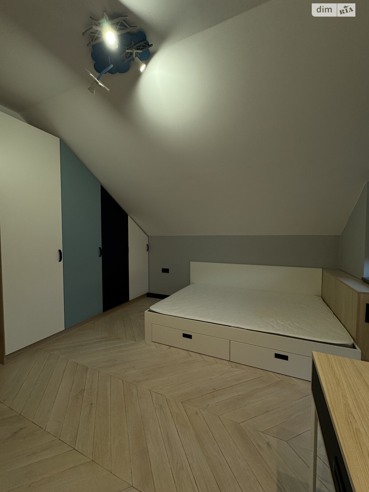 двоповерховий будинок з балконом, 215 кв. м, цегла. Продаж у Минаї фото 1 двоповерховий будинок з балконом, 215 кв. м, цегла. Продаж у Минаї фото 1