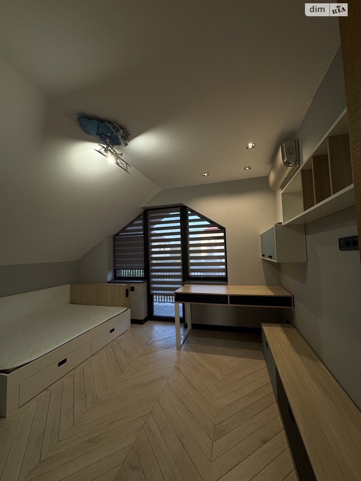 двоповерховий будинок з балконом, 215 кв. м, цегла. Продаж у Минаї фото 1 двоповерховий будинок з балконом, 215 кв. м, цегла. Продаж у Минаї фото 1