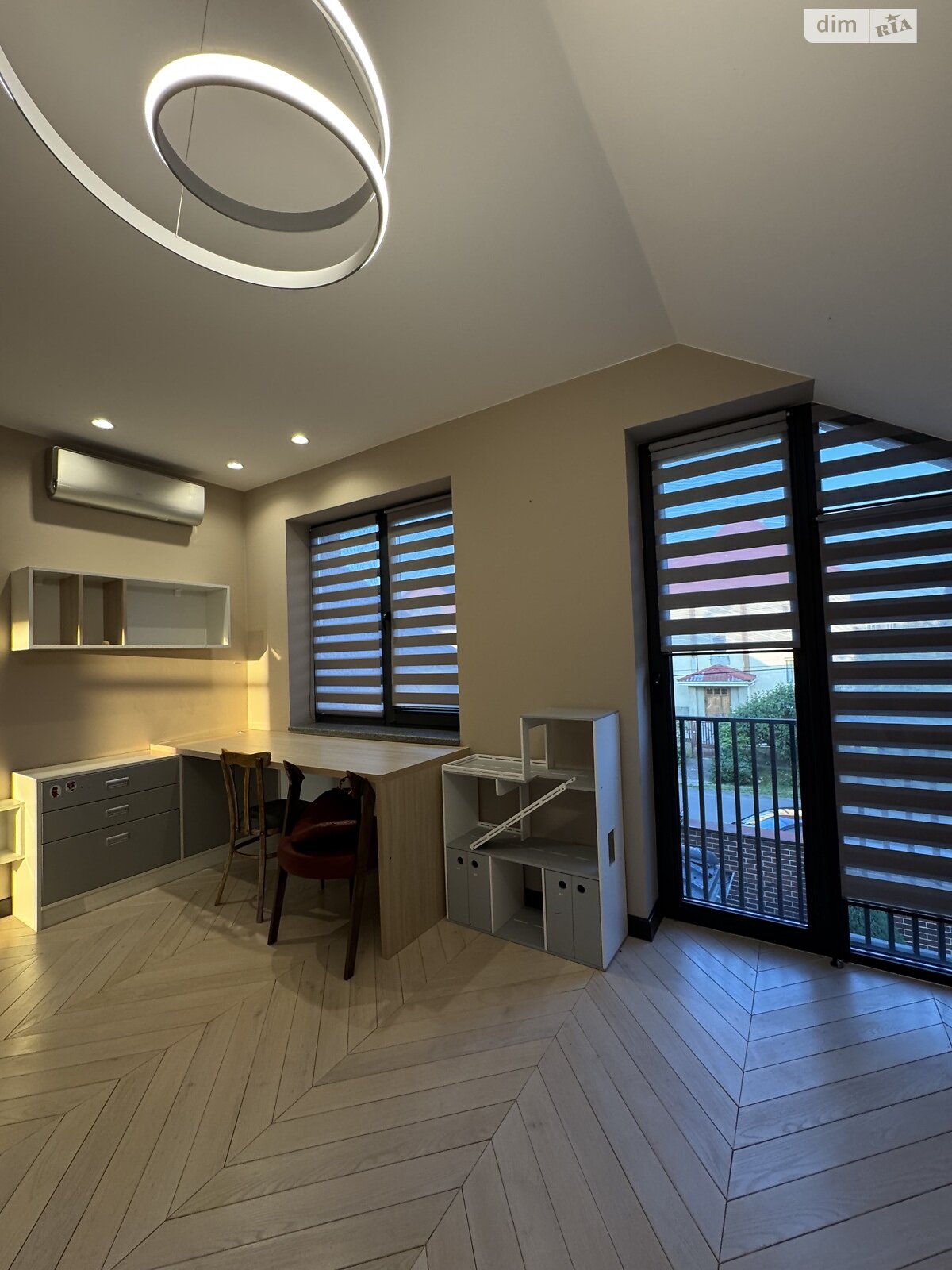 двоповерховий будинок з балконом, 215 кв. м, цегла. Продаж у Минаї фото 1 двоповерховий будинок з балконом, 215 кв. м, цегла. Продаж у Минаї фото 1