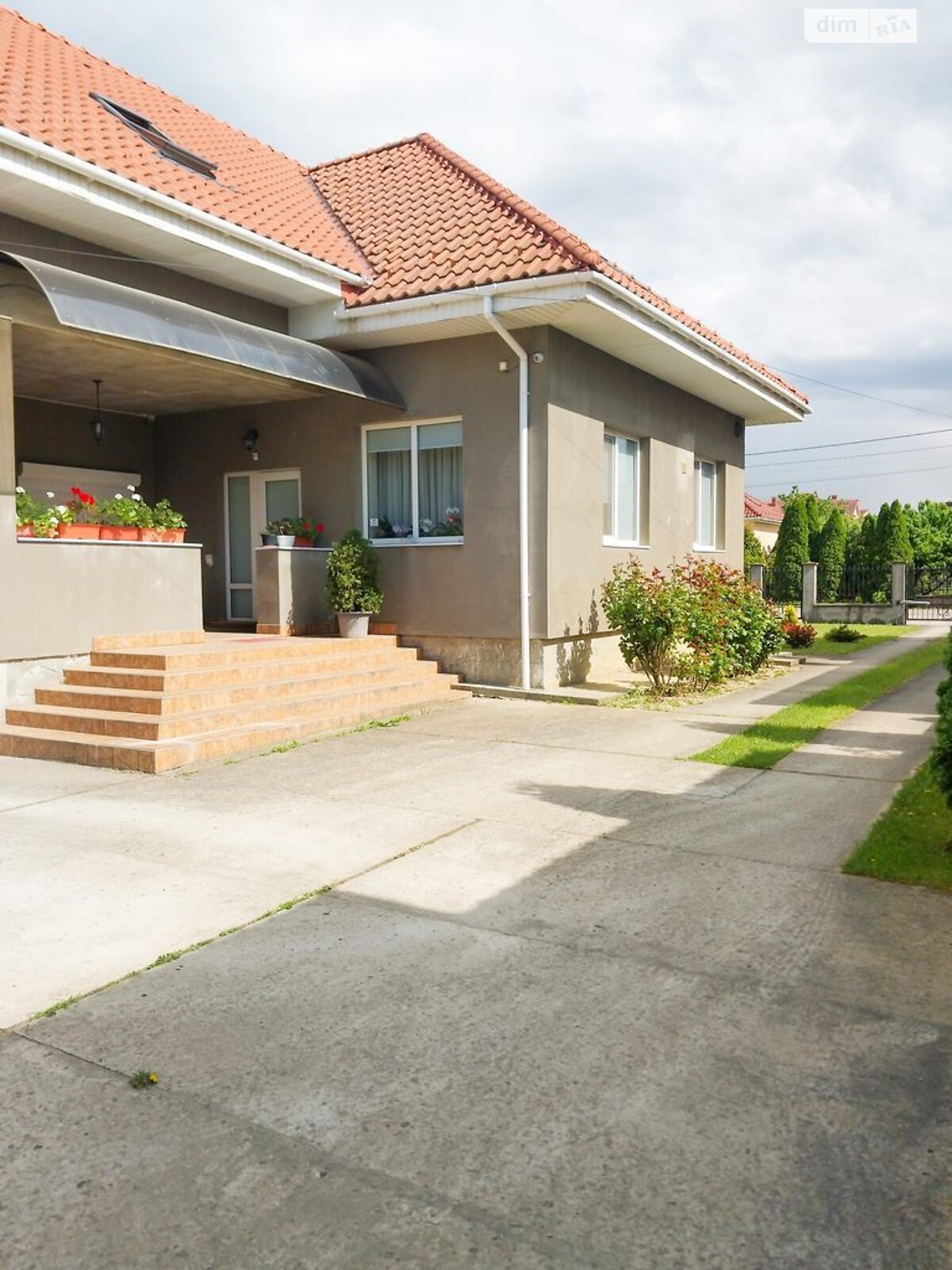 двоповерховий будинок з верандою, 336.94 кв. м, пінобетон. Продаж у Минаї фото 1 двоповерховий будинок з верандою, 336.94 кв. м, пінобетон. Продаж у Минаї фото 1