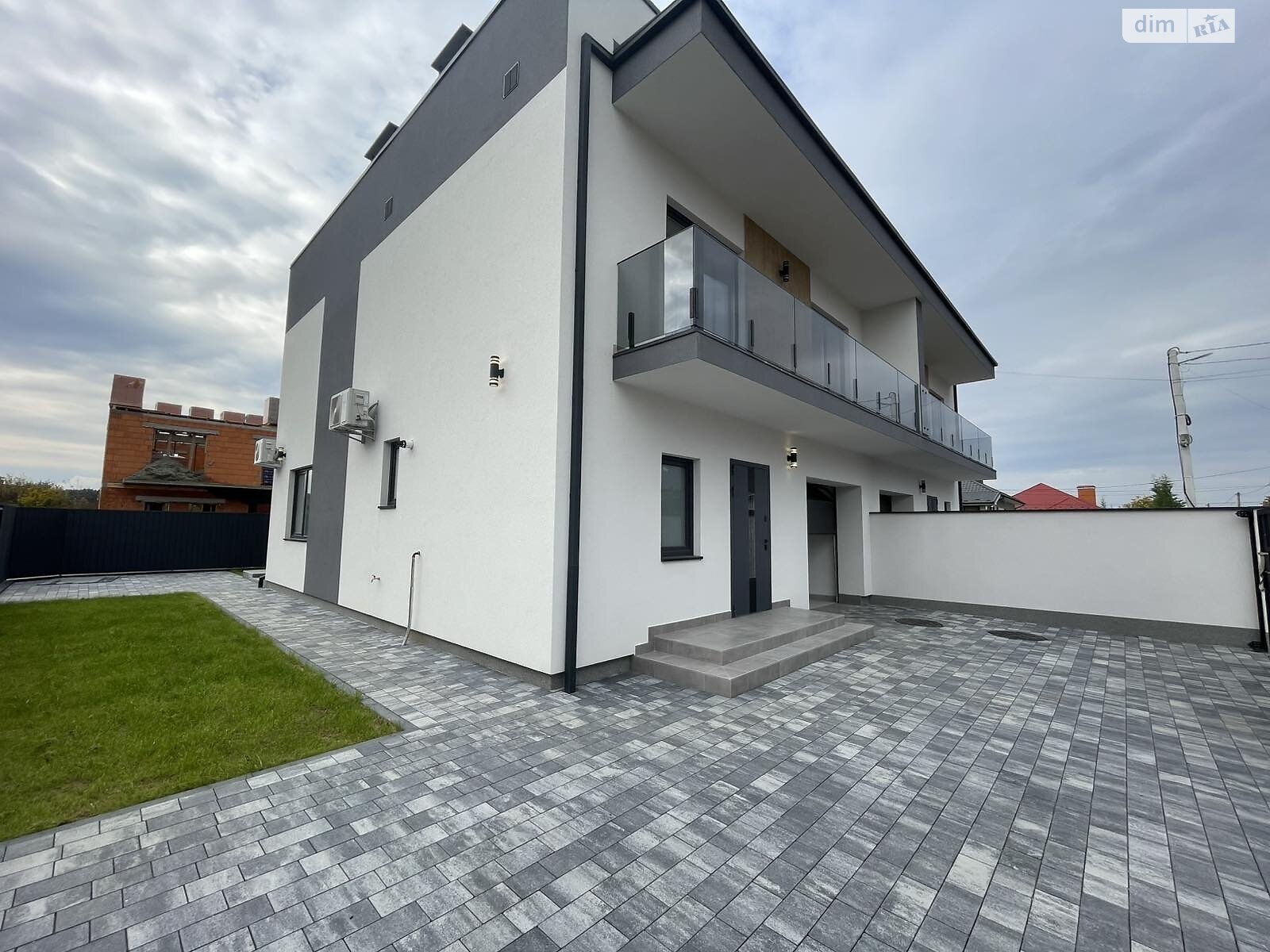 двоповерховий будинок з балконом, 135 кв. м, цегла. Продаж у Минаї фото 1 двоповерховий будинок з балконом, 135 кв. м, цегла. Продаж у Минаї фото 1