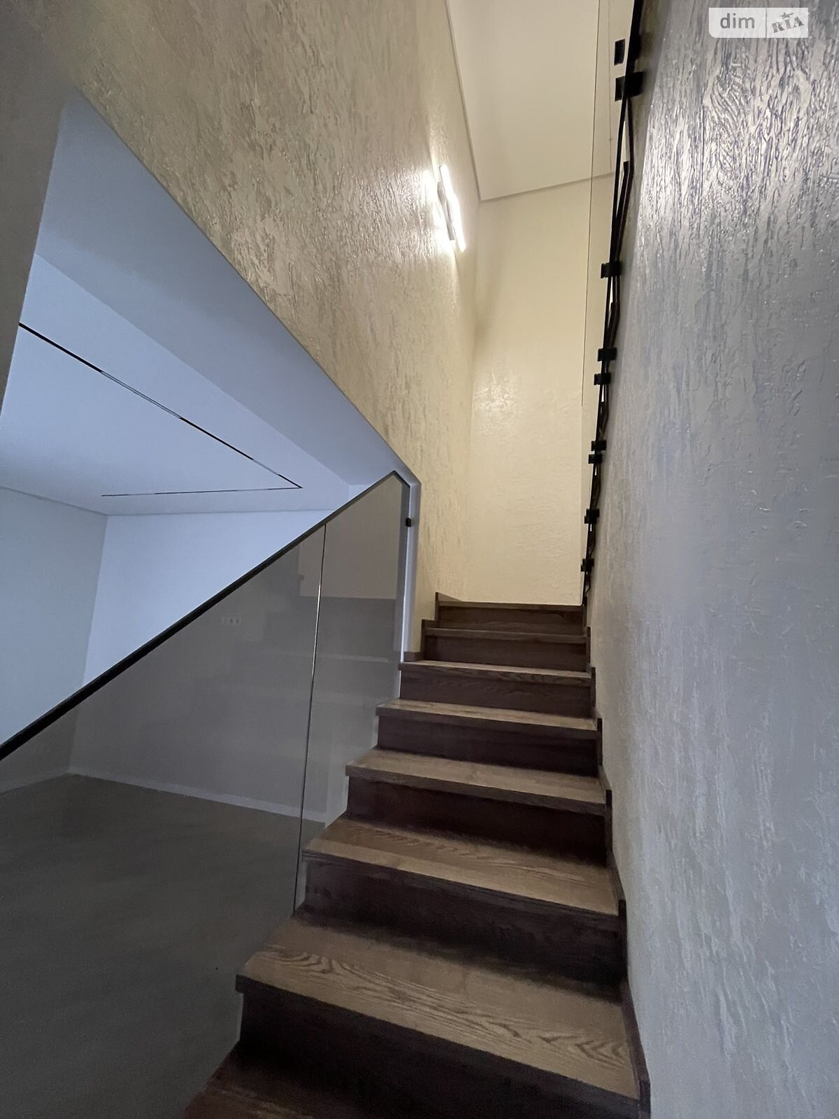 двоповерховий будинок з балконом, 135 кв. м, цегла. Продаж у Минаї фото 1 двоповерховий будинок з балконом, 135 кв. м, цегла. Продаж у Минаї фото 1