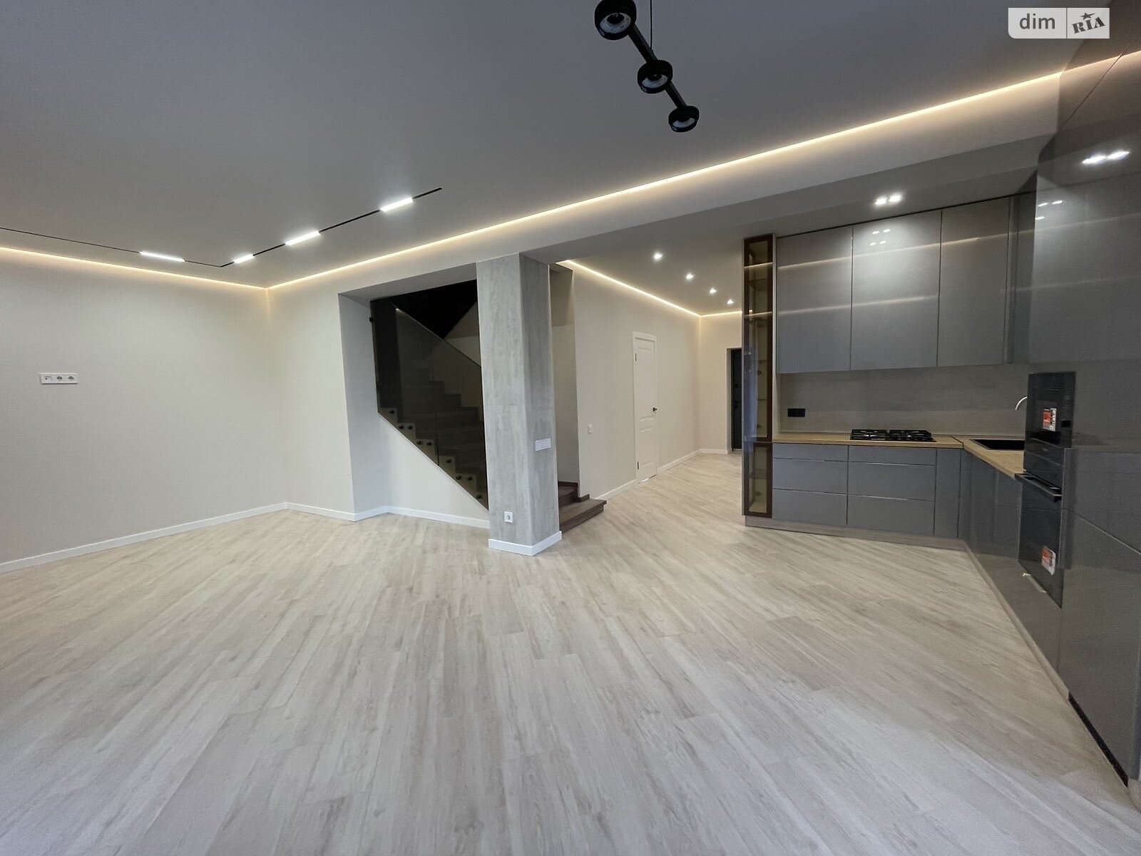 двоповерховий будинок з балконом, 135 кв. м, цегла. Продаж у Минаї фото 1 двоповерховий будинок з балконом, 135 кв. м, цегла. Продаж у Минаї фото 1