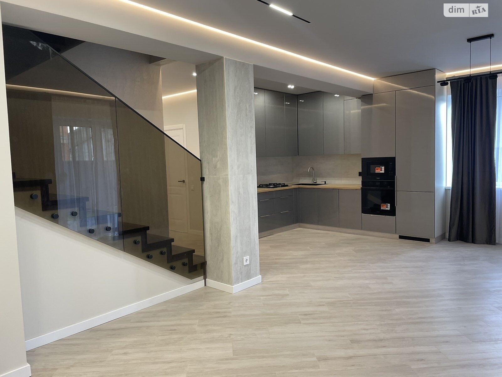 двоповерховий будинок з балконом, 135 кв. м, цегла. Продаж у Минаї фото 1 двоповерховий будинок з балконом, 135 кв. м, цегла. Продаж у Минаї фото 1