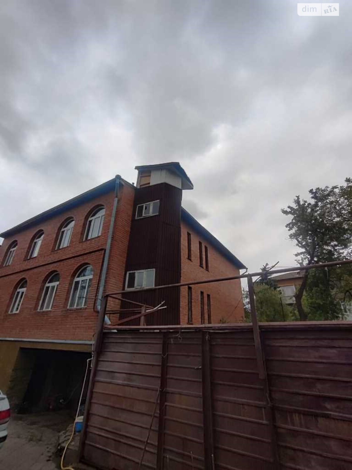 триповерховий будинок з меблями, 441 кв. м, цегла. Продаж у Миргороді фото 1 триповерховий будинок з меблями, 441 кв. м, цегла. Продаж у Миргороді фото 1