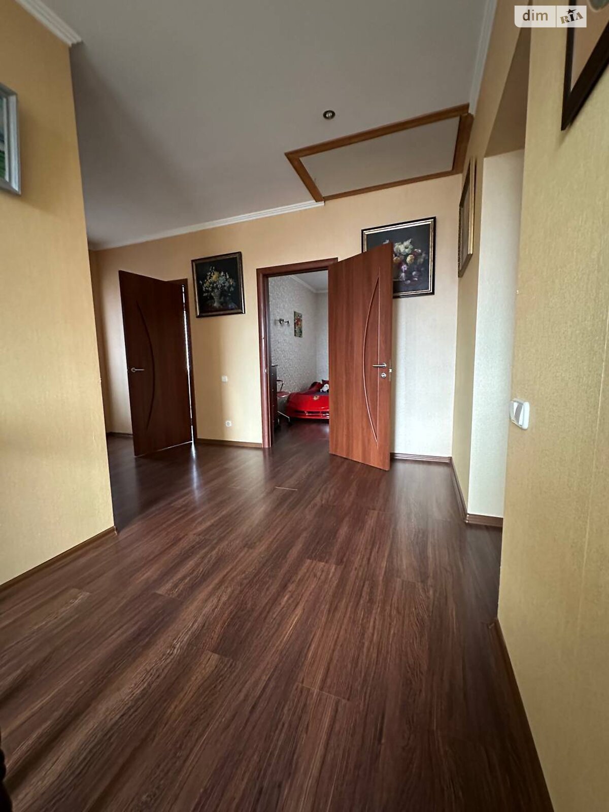 трехэтажный дом с гаражом, 269.2 кв. м, газобетон. Продажа в Мироцком фото 1