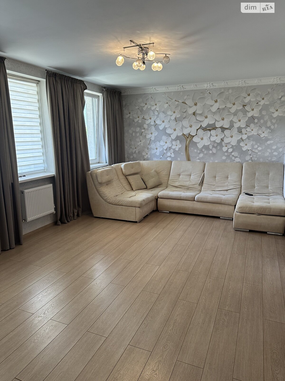 триповерховий будинок з верандою, 220 кв. м, цегла. Продаж у Молодіжному фото 1 триповерховий будинок з верандою, 220 кв. м, цегла. Продаж у Молодіжному фото 1