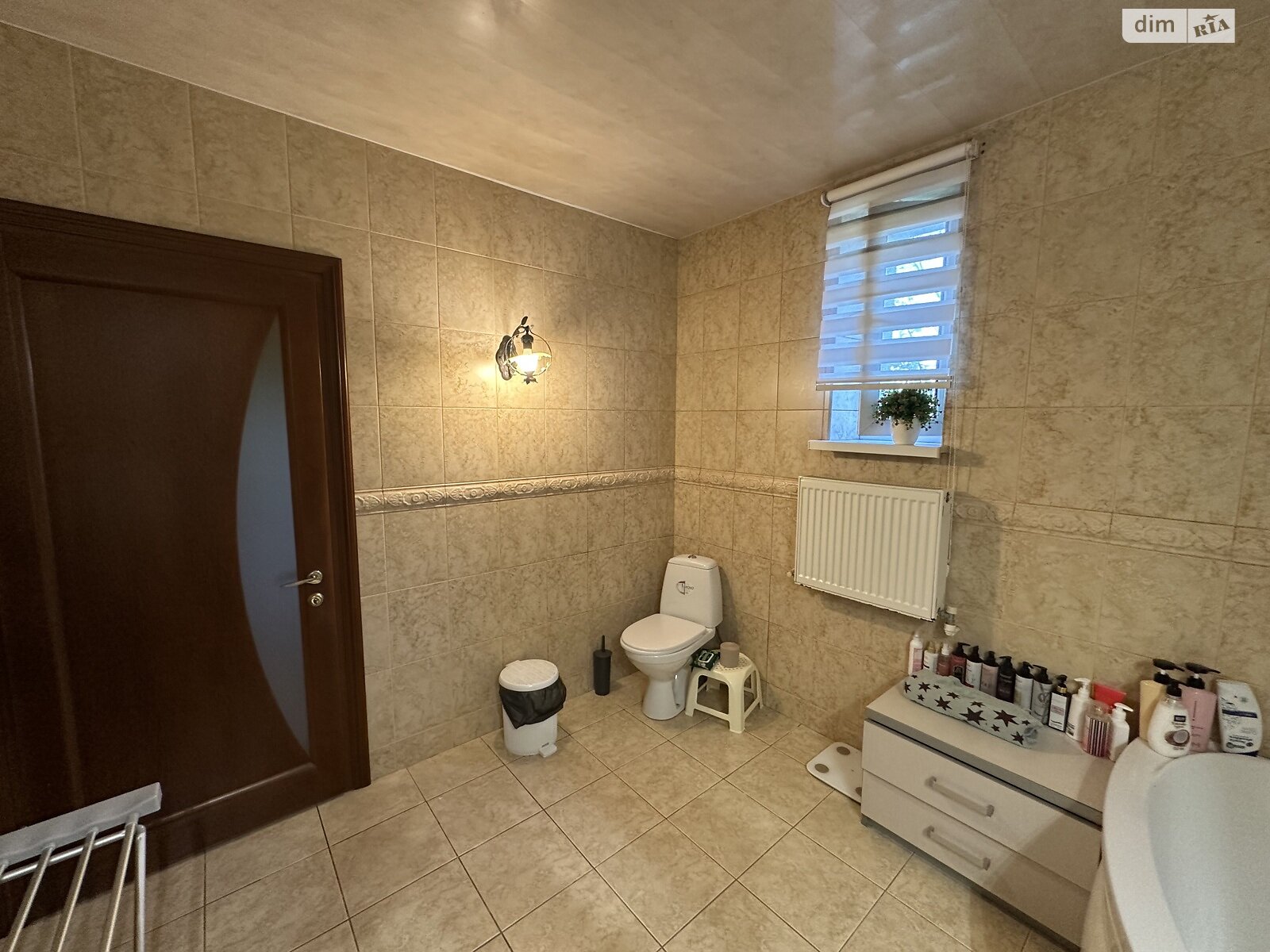 триповерховий будинок з верандою, 220 кв. м, цегла. Продаж у Молодіжному фото 1 триповерховий будинок з верандою, 220 кв. м, цегла. Продаж у Молодіжному фото 1