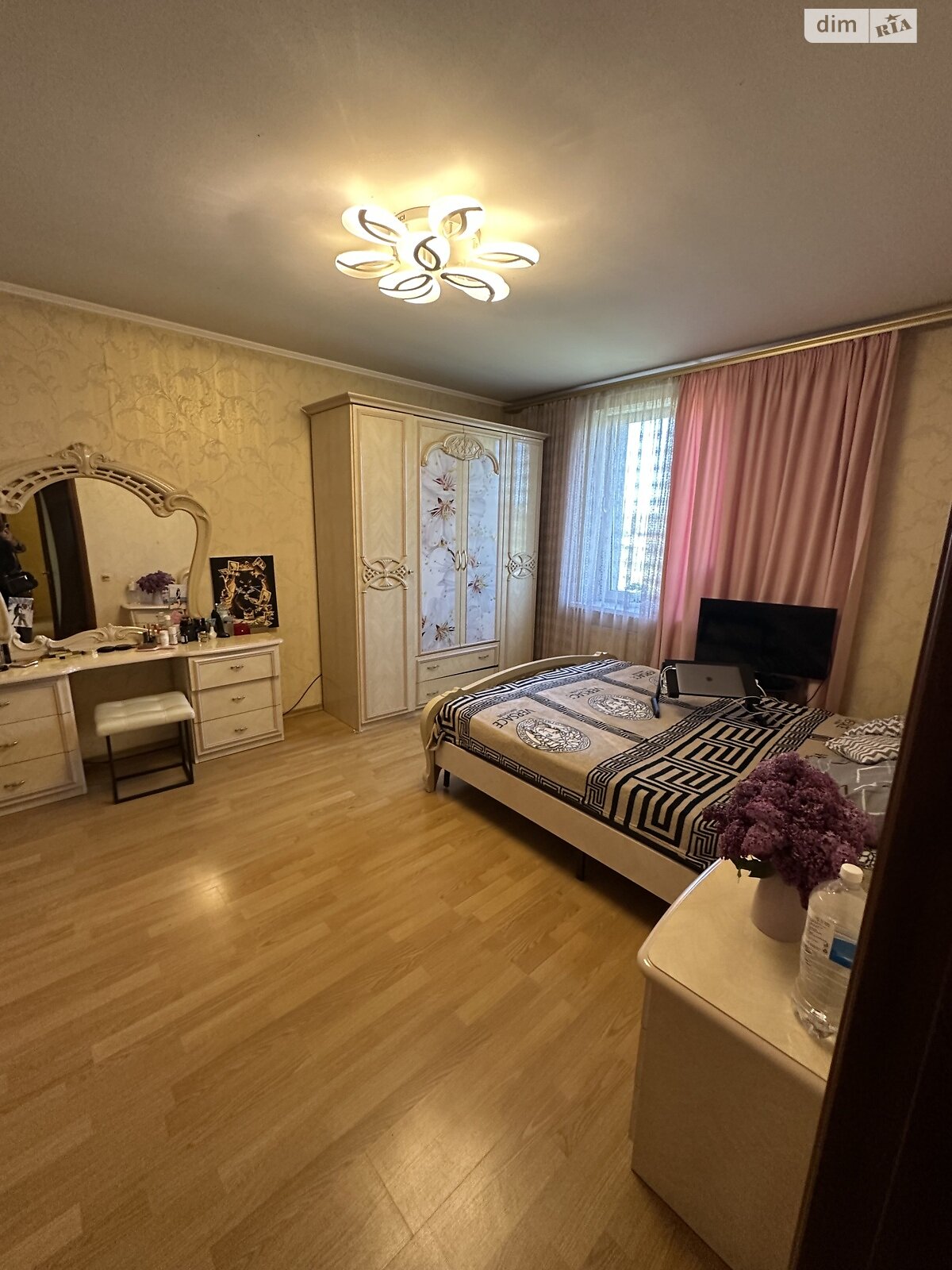 триповерховий будинок з верандою, 220 кв. м, цегла. Продаж у Молодіжному фото 1 триповерховий будинок з верандою, 220 кв. м, цегла. Продаж у Молодіжному фото 1
