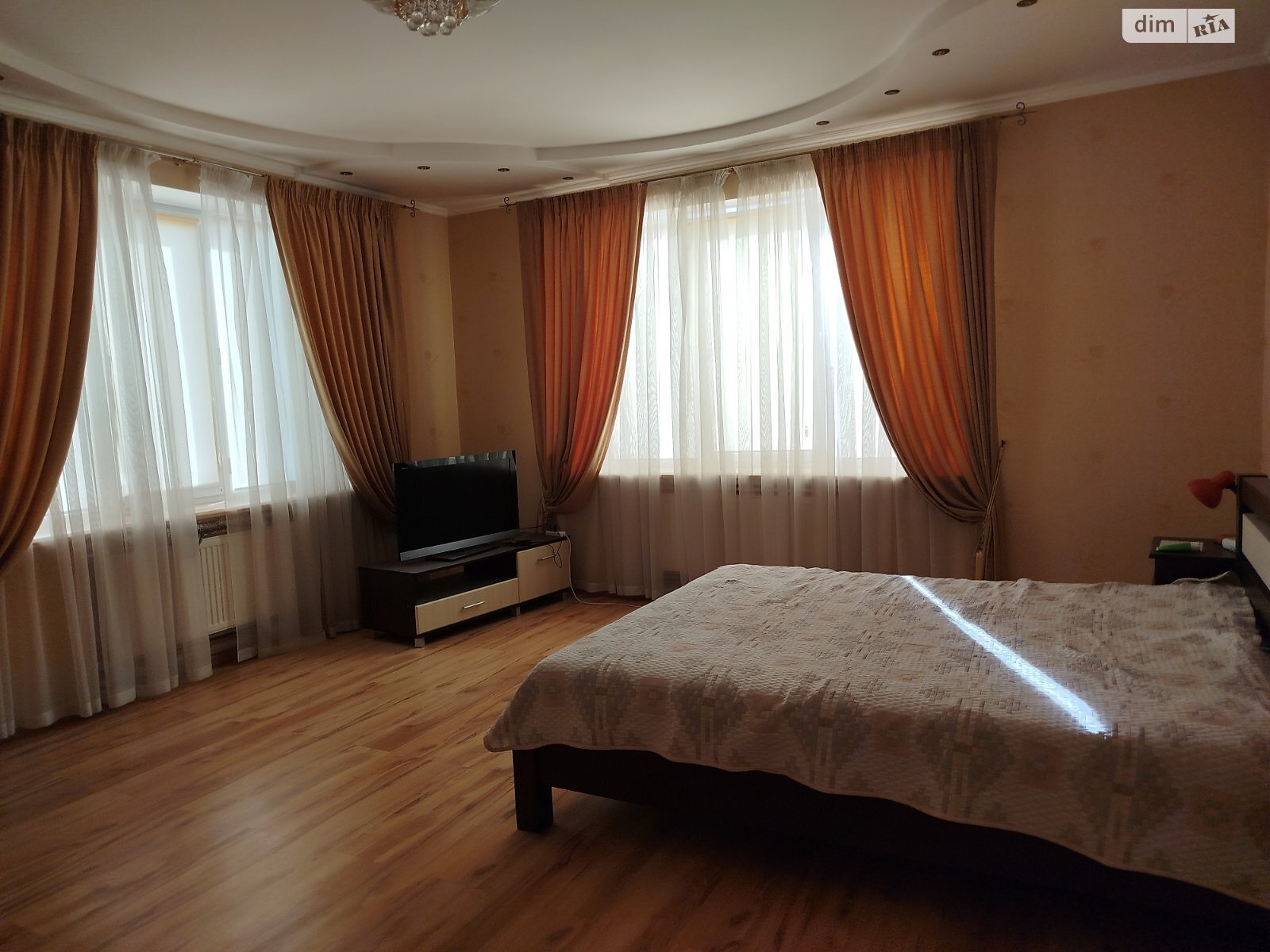 двоповерховий будинок з балконом, 304.7 кв. м, ракушняк. Продаж у Молодіжному фото 1