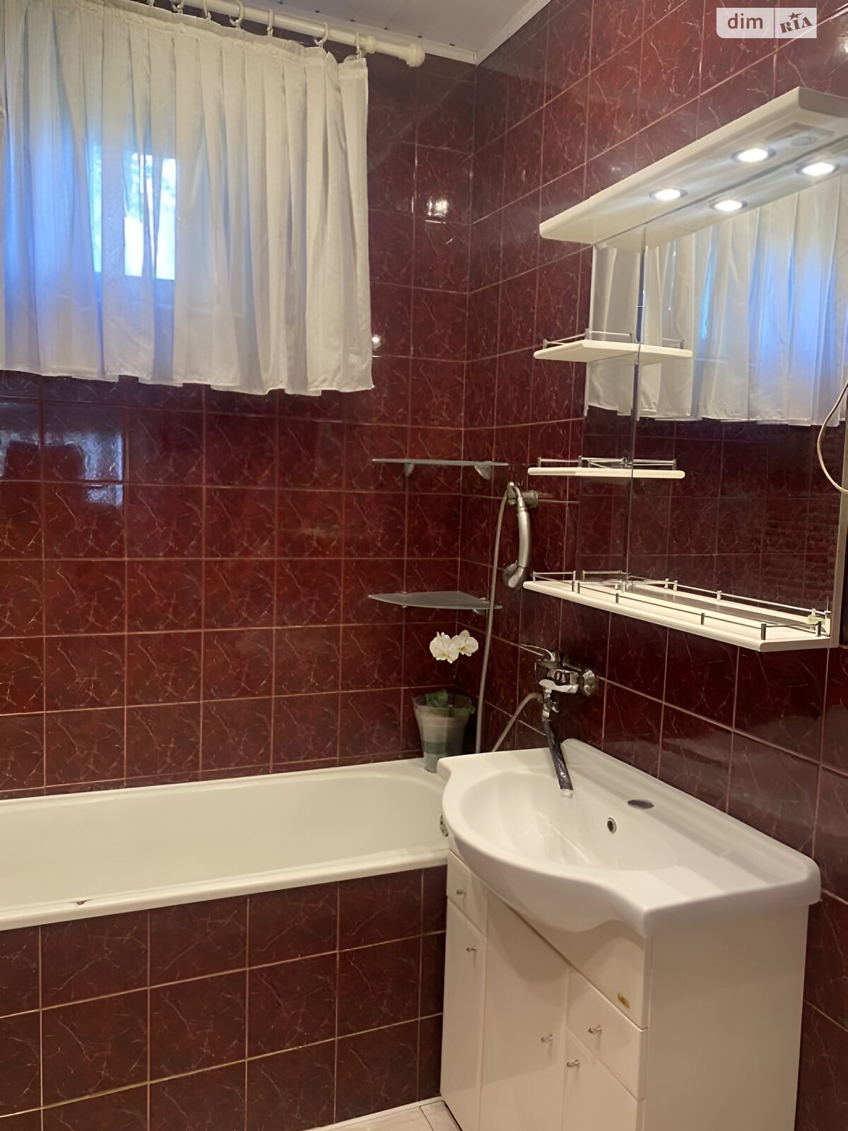 одноэтажный дом с гаражом, 220 кв. м, кирпич. Продажа в Мукачеве фото 1 одноэтажный дом с гаражом, 220 кв. м, кирпич. Продажа в Мукачеве фото 1