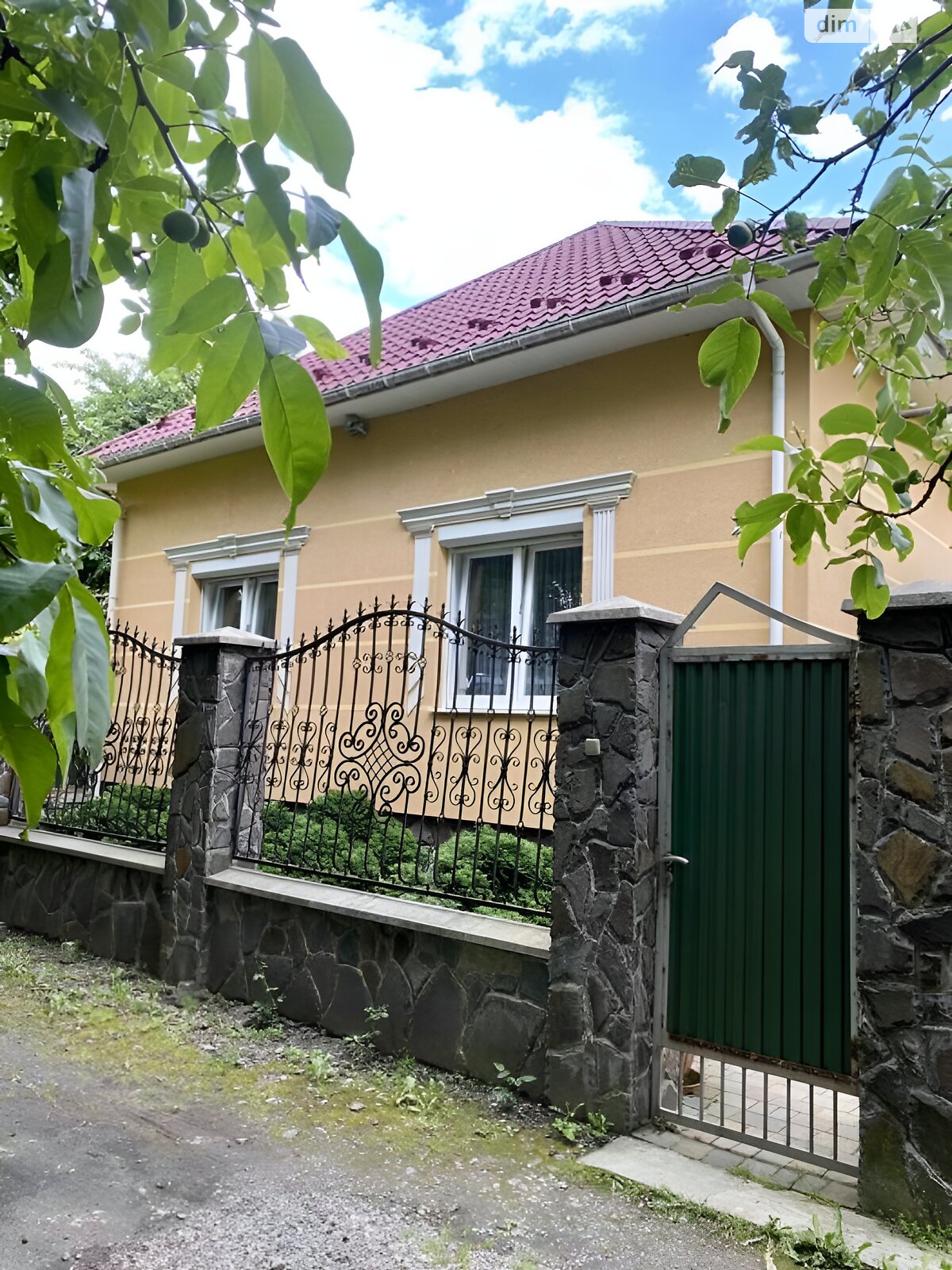 одноэтажный дом с гаражом, 220 кв. м, кирпич. Продажа в Мукачеве фото 1 одноэтажный дом с гаражом, 220 кв. м, кирпич. Продажа в Мукачеве фото 1