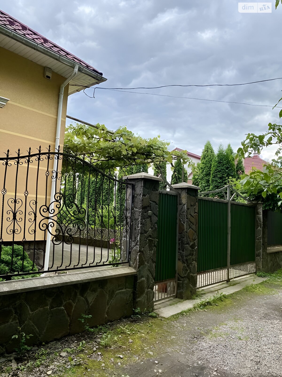 одноэтажный дом с гаражом, 220 кв. м, кирпич. Продажа в Мукачеве фото 1 одноэтажный дом с гаражом, 220 кв. м, кирпич. Продажа в Мукачеве фото 1