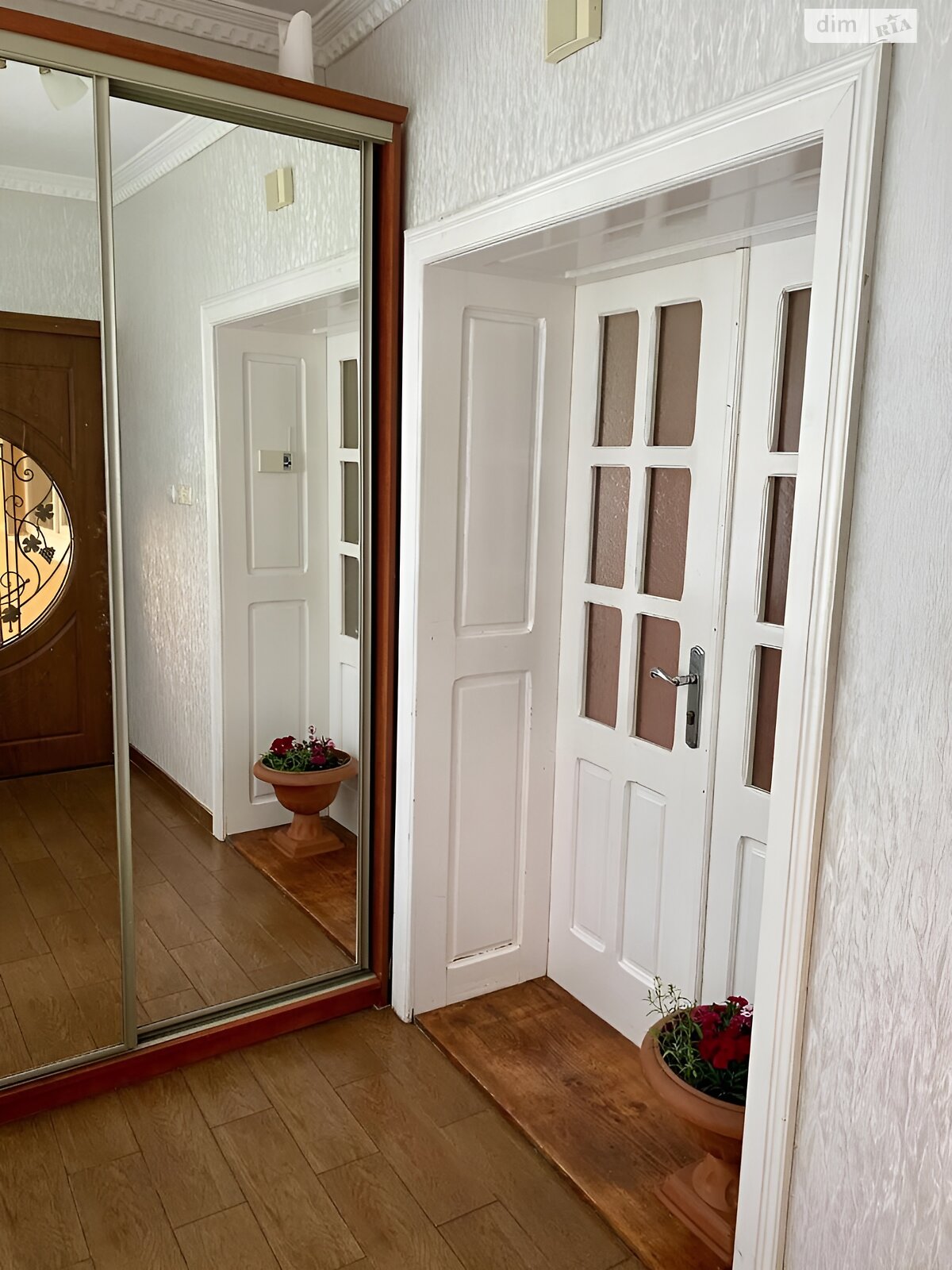 одноэтажный дом с гаражом, 220 кв. м, кирпич. Продажа в Мукачеве фото 1 одноэтажный дом с гаражом, 220 кв. м, кирпич. Продажа в Мукачеве фото 1