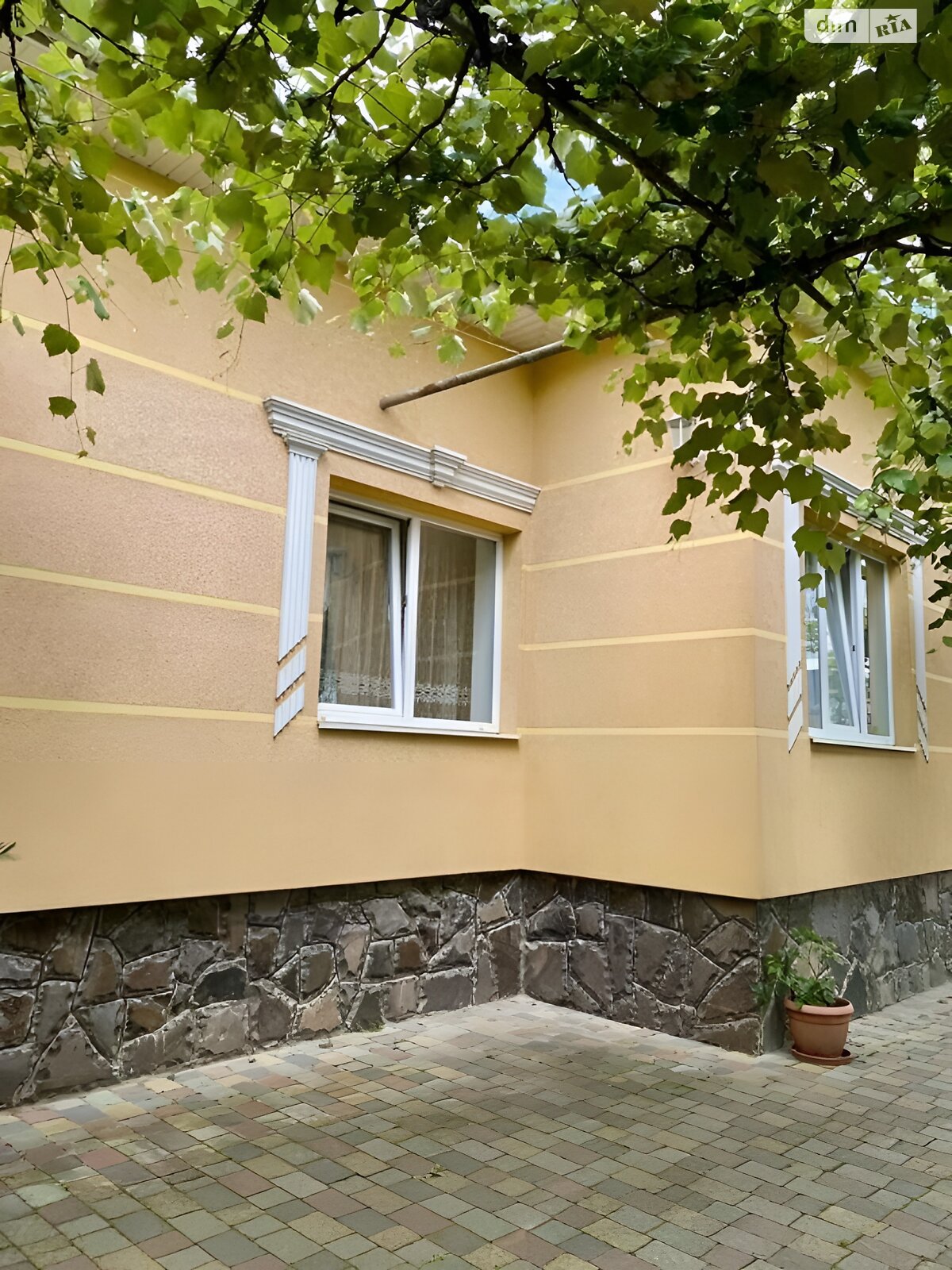 одноэтажный дом с гаражом, 220 кв. м, кирпич. Продажа в Мукачеве фото 1 одноэтажный дом с гаражом, 220 кв. м, кирпич. Продажа в Мукачеве фото 1