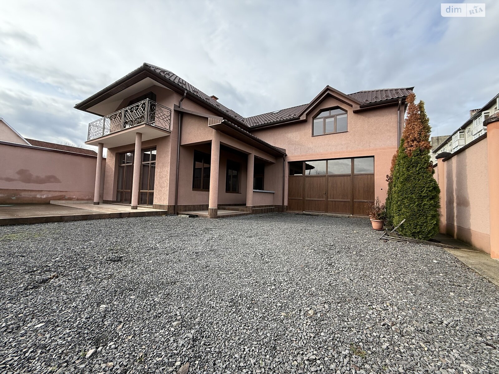 двоповерховий будинок з гаражем, 160 кв. м, цегла. Продаж у Мукачеві фото 1 двоповерховий будинок з гаражем, 160 кв. м, цегла. Продаж у Мукачеві фото 1