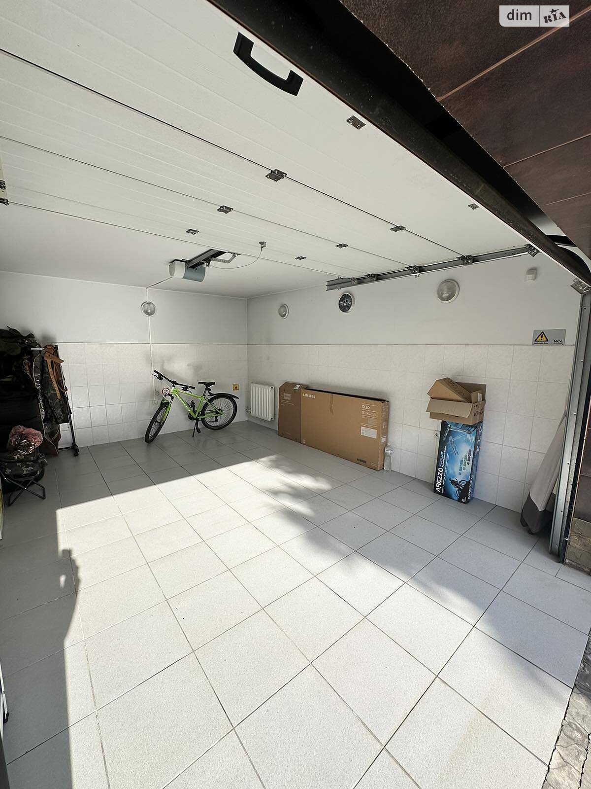 двухэтажный дом с гаражом, 236 кв. м, кирпич. Продажа в Мукачеве район Мукачево фото 1