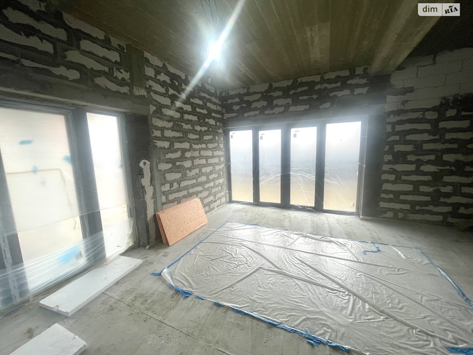 одноповерховий будинок з гаражем, 183 кв. м, піноблок. Продаж в Мукачеві, район Паланок фото 1 одноповерховий будинок з гаражем, 183 кв. м, піноблок. Продаж в Мукачеві, район Паланок фото 1