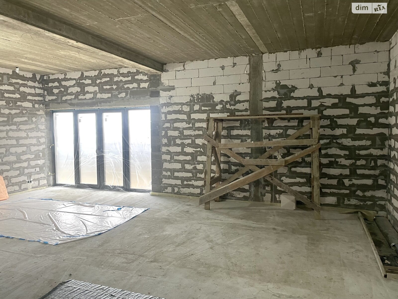 одноповерховий будинок з гаражем, 183 кв. м, піноблок. Продаж в Мукачеві, район Паланок фото 1 одноповерховий будинок з гаражем, 183 кв. м, піноблок. Продаж в Мукачеві, район Паланок фото 1