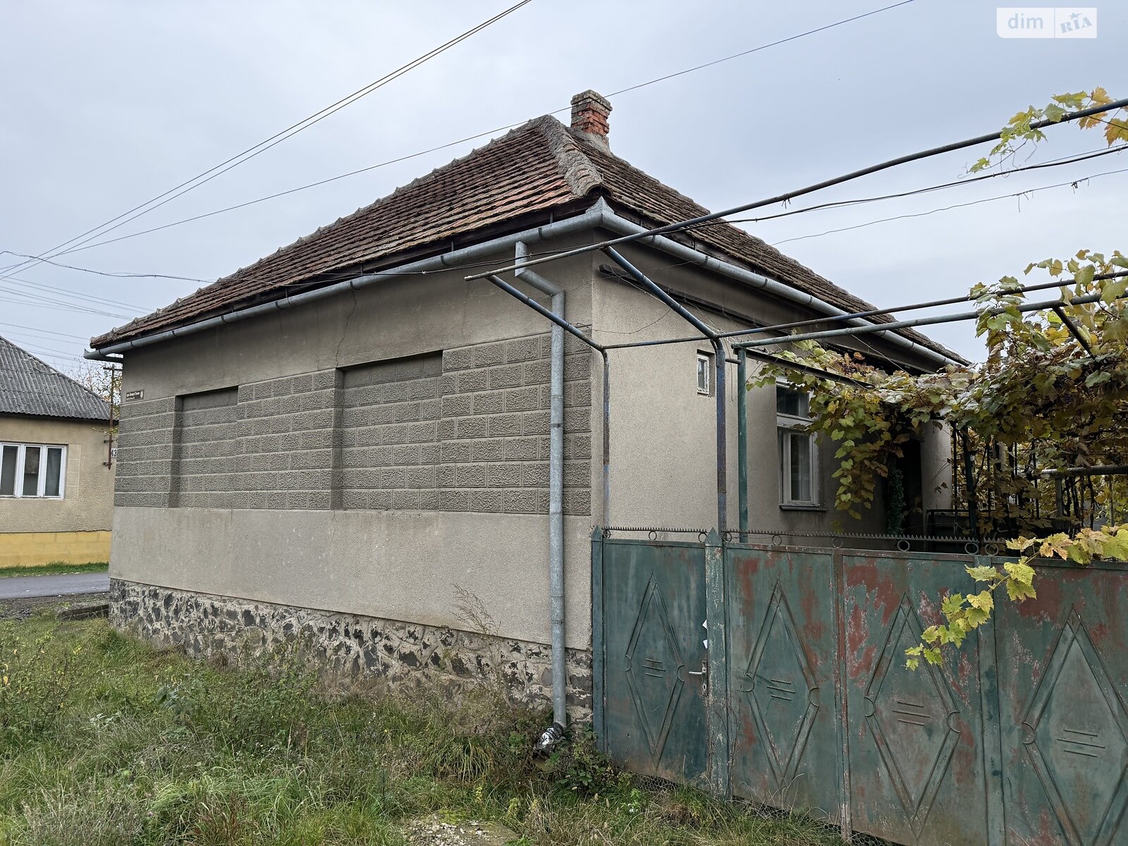 одноэтажный дом, 66.5 кв. м, кирпич саманный. Продажа в Мукачеве район Подгорцы фото 1