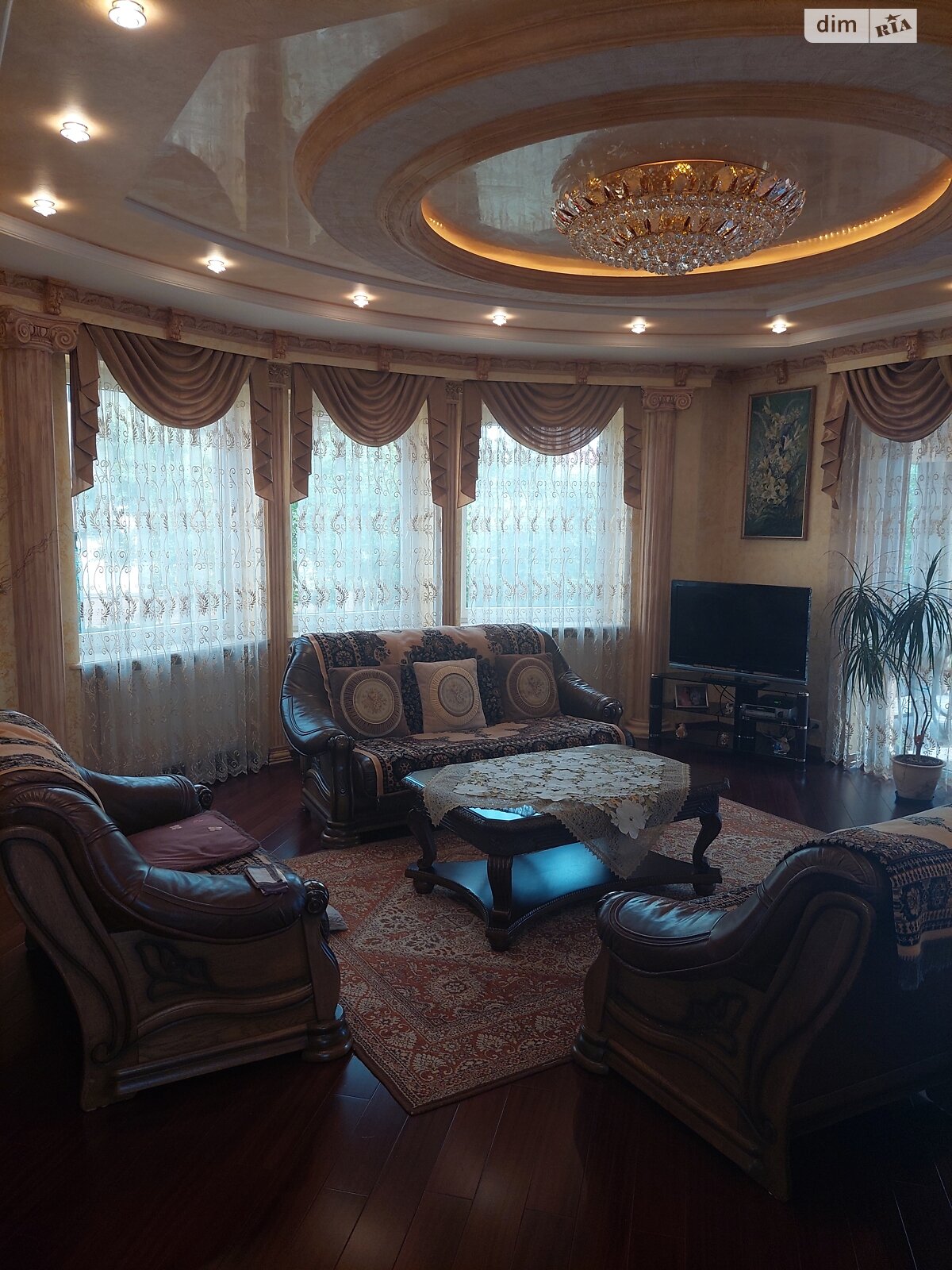 двоповерховий будинок з меблями, 300 кв. м, цегла. Продаж в Мукачеві, район Росвигово фото 1 двоповерховий будинок з меблями, 300 кв. м, цегла. Продаж в Мукачеві, район Росвигово фото 1