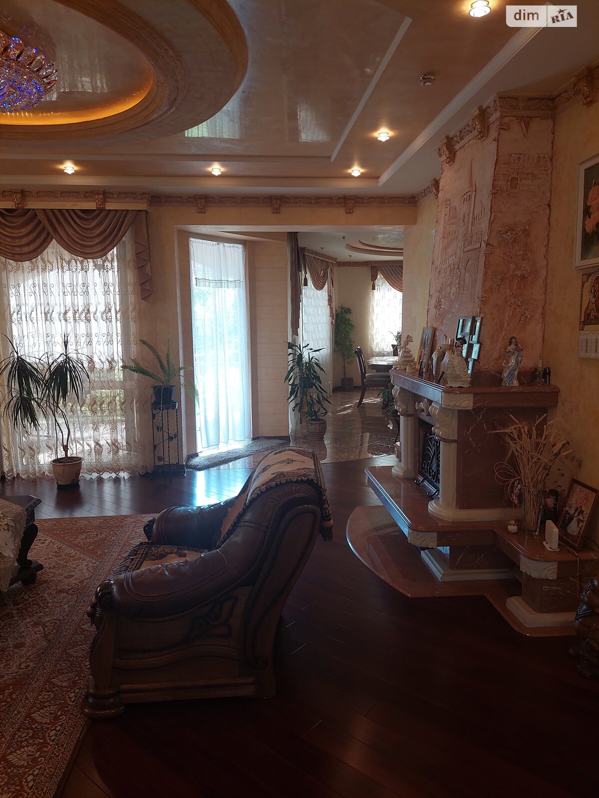 двоповерховий будинок з меблями, 300 кв. м, цегла. Продаж в Мукачеві, район Росвигово фото 1 двоповерховий будинок з меблями, 300 кв. м, цегла. Продаж в Мукачеві, район Росвигово фото 1