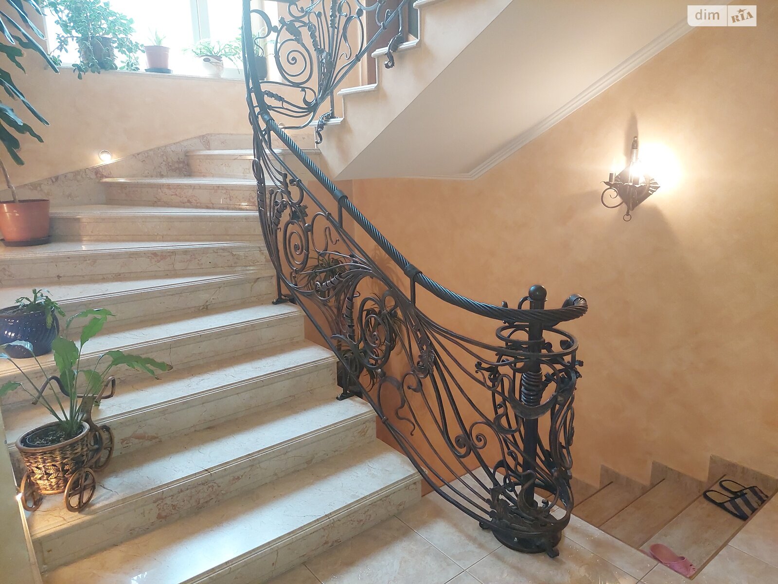 двоповерховий будинок з меблями, 300 кв. м, цегла. Продаж в Мукачеві, район Росвигово фото 1 двоповерховий будинок з меблями, 300 кв. м, цегла. Продаж в Мукачеві, район Росвигово фото 1