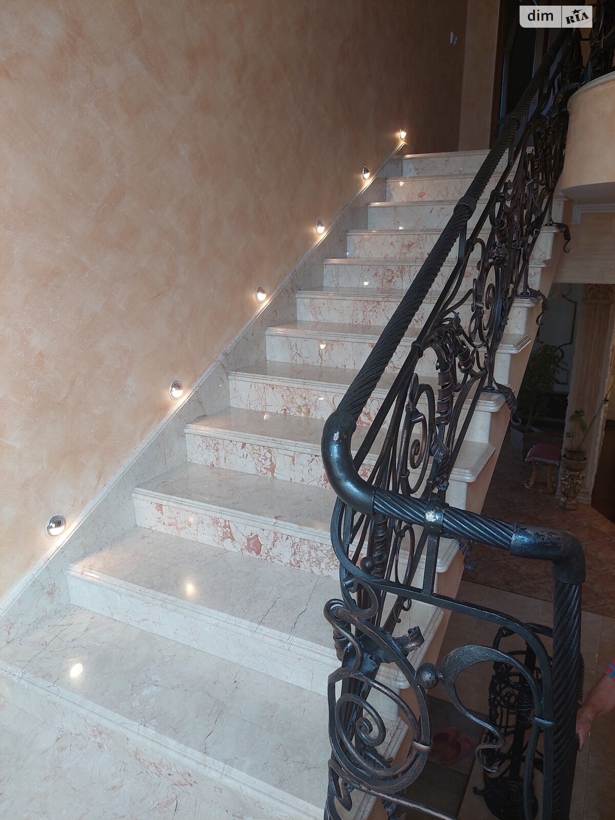 двоповерховий будинок з меблями, 300 кв. м, цегла. Продаж в Мукачеві, район Росвигово фото 1 двоповерховий будинок з меблями, 300 кв. м, цегла. Продаж в Мукачеві, район Росвигово фото 1