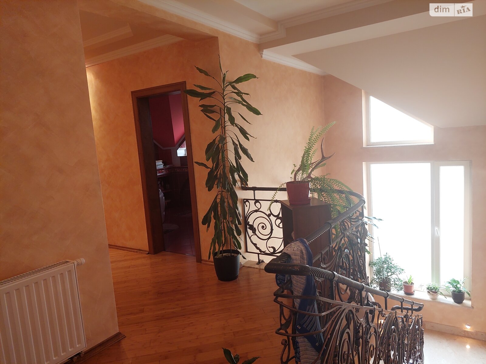 двоповерховий будинок з меблями, 300 кв. м, цегла. Продаж в Мукачеві, район Росвигово фото 1 двоповерховий будинок з меблями, 300 кв. м, цегла. Продаж в Мукачеві, район Росвигово фото 1