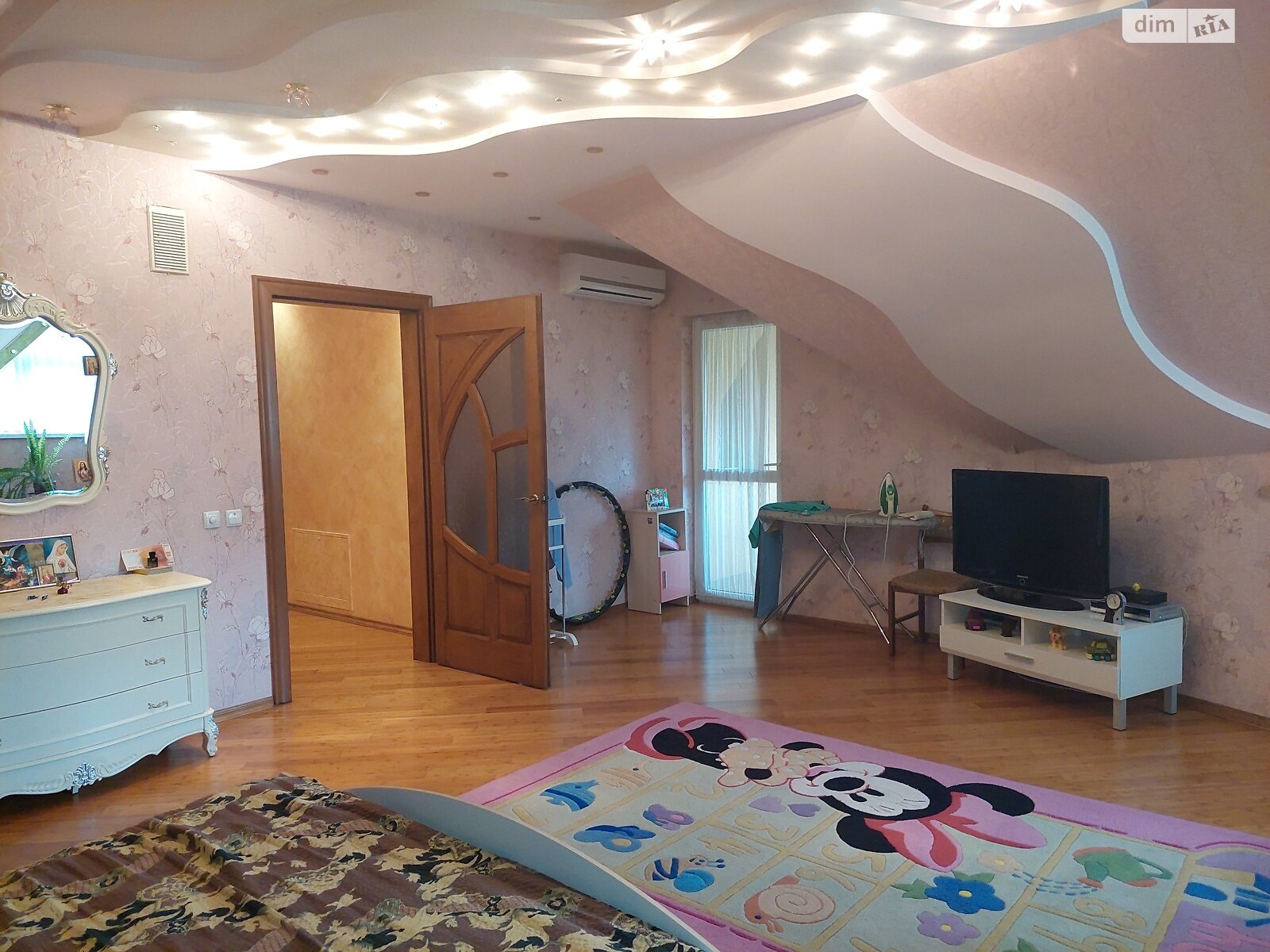 двоповерховий будинок з меблями, 300 кв. м, цегла. Продаж в Мукачеві, район Росвигово фото 1 двоповерховий будинок з меблями, 300 кв. м, цегла. Продаж в Мукачеві, район Росвигово фото 1