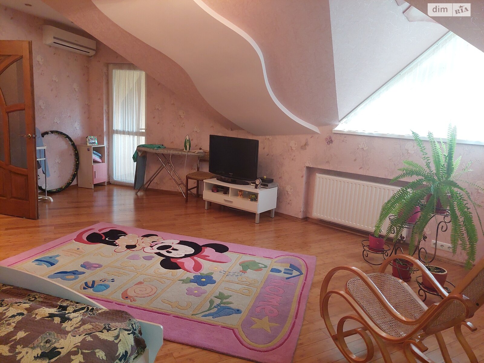 двоповерховий будинок з меблями, 300 кв. м, цегла. Продаж в Мукачеві, район Росвигово фото 1 двоповерховий будинок з меблями, 300 кв. м, цегла. Продаж в Мукачеві, район Росвигово фото 1