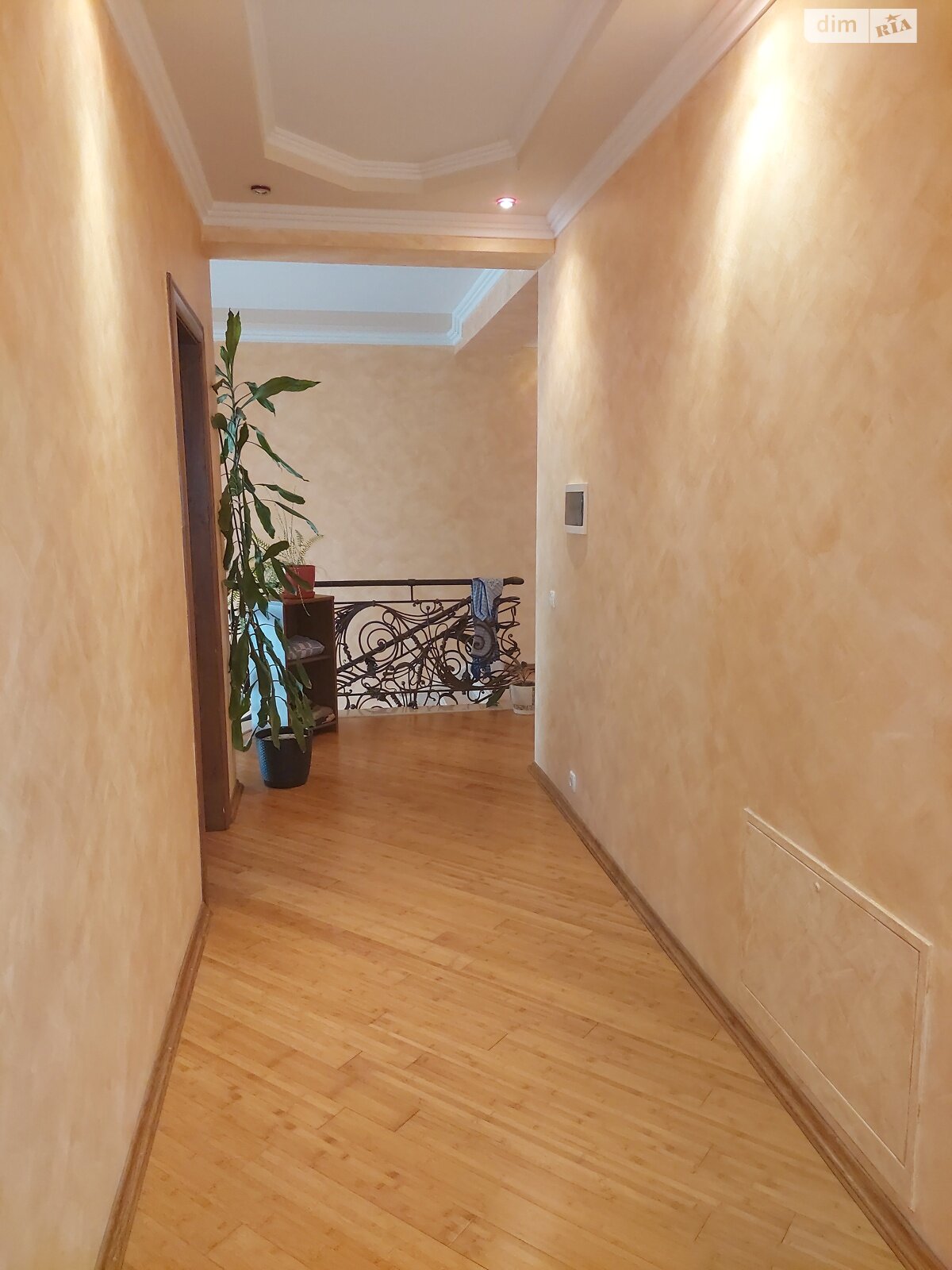 двоповерховий будинок з меблями, 300 кв. м, цегла. Продаж в Мукачеві, район Росвигово фото 1 двоповерховий будинок з меблями, 300 кв. м, цегла. Продаж в Мукачеві, район Росвигово фото 1