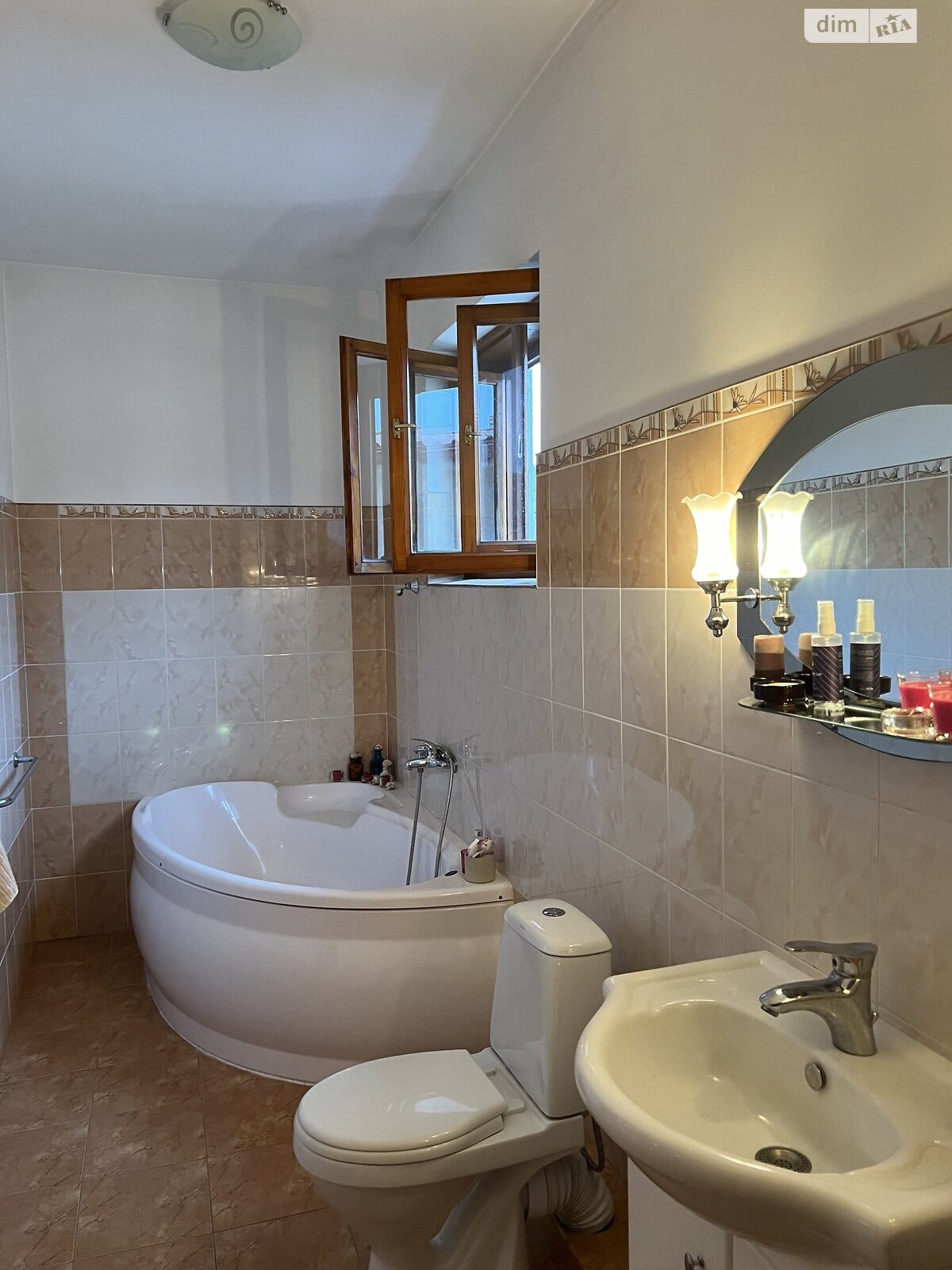 двоповерховий будинок з опаленням, 270 кв. м, цегла. Продаж в Мукачеві, район Росвигово фото 1 двоповерховий будинок з опаленням, 270 кв. м, цегла. Продаж в Мукачеві, район Росвигово фото 1