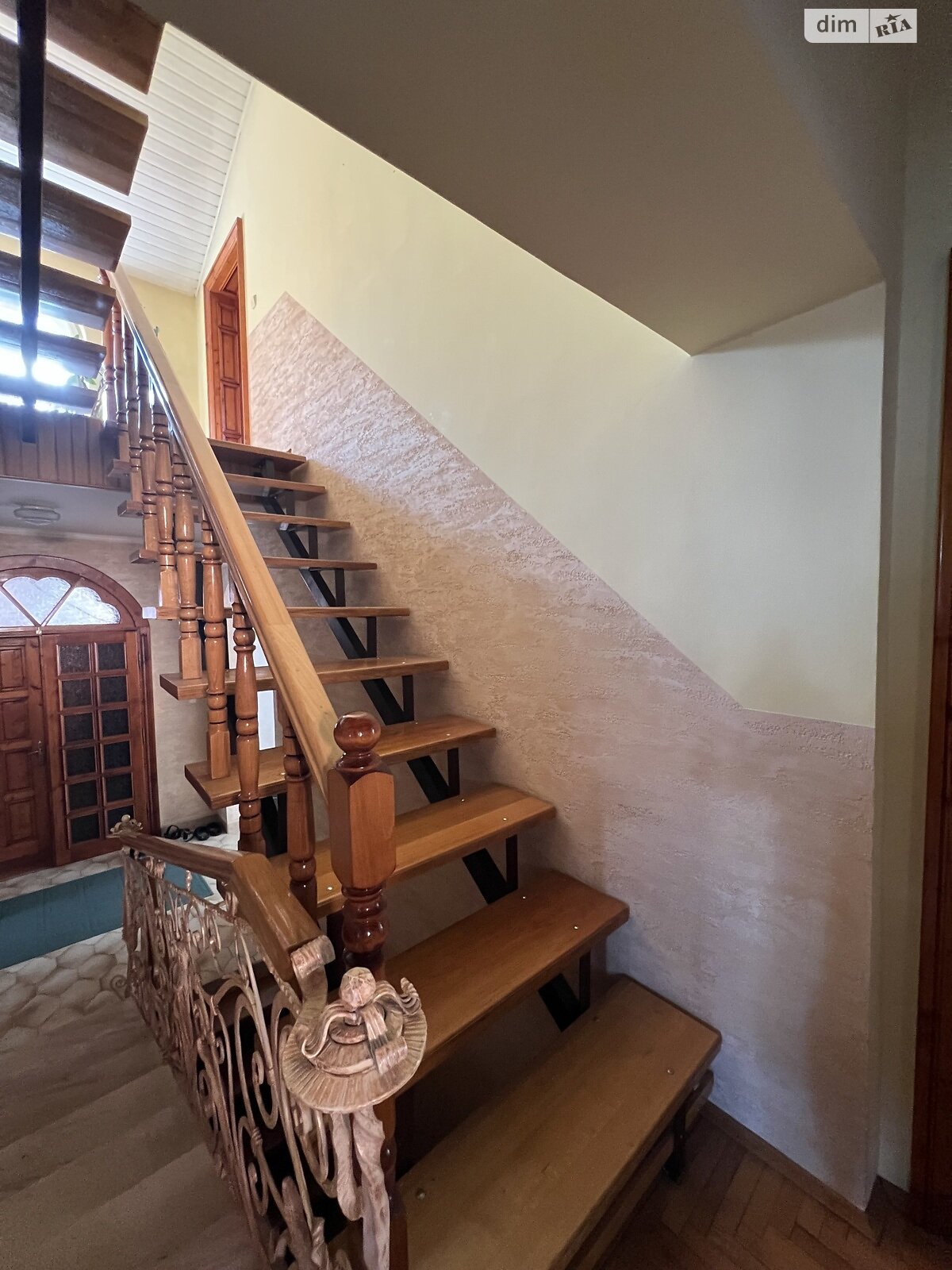 триповерховий будинок з гаражем, 260 кв. м, цегла. Продаж в Мукачеві, район Росвигово фото 1 триповерховий будинок з гаражем, 260 кв. м, цегла. Продаж в Мукачеві, район Росвигово фото 1