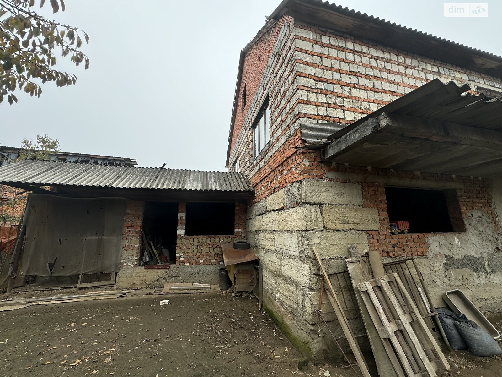 двоповерховий будинок, 226 кв. м, блочно-цегляний. Продаж в Мукачеві, район Росвигово фото 1 двоповерховий будинок, 226 кв. м, блочно-цегляний. Продаж в Мукачеві, район Росвигово фото 1